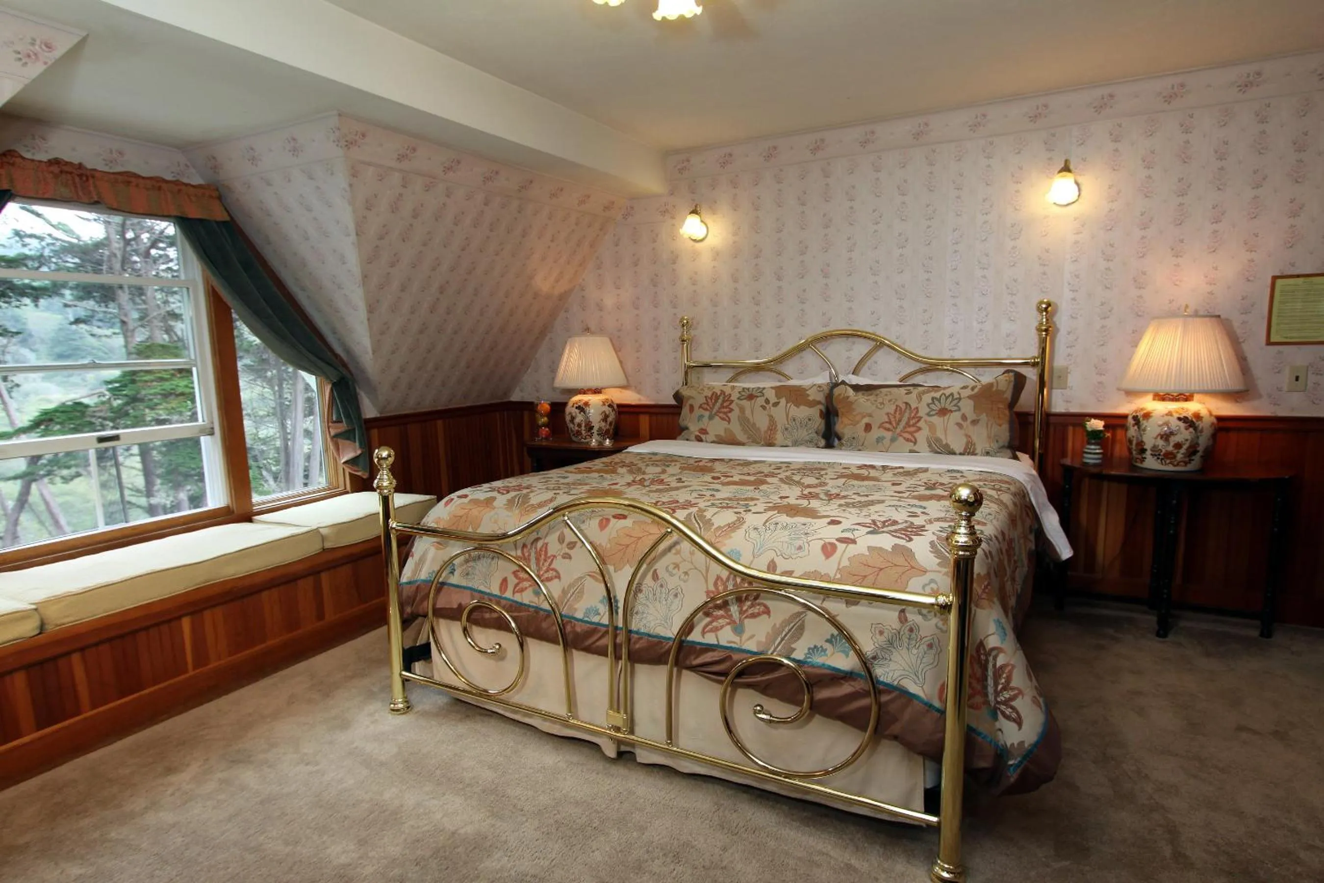 Bedroom, Bed in Elk Cove Inn & Spa