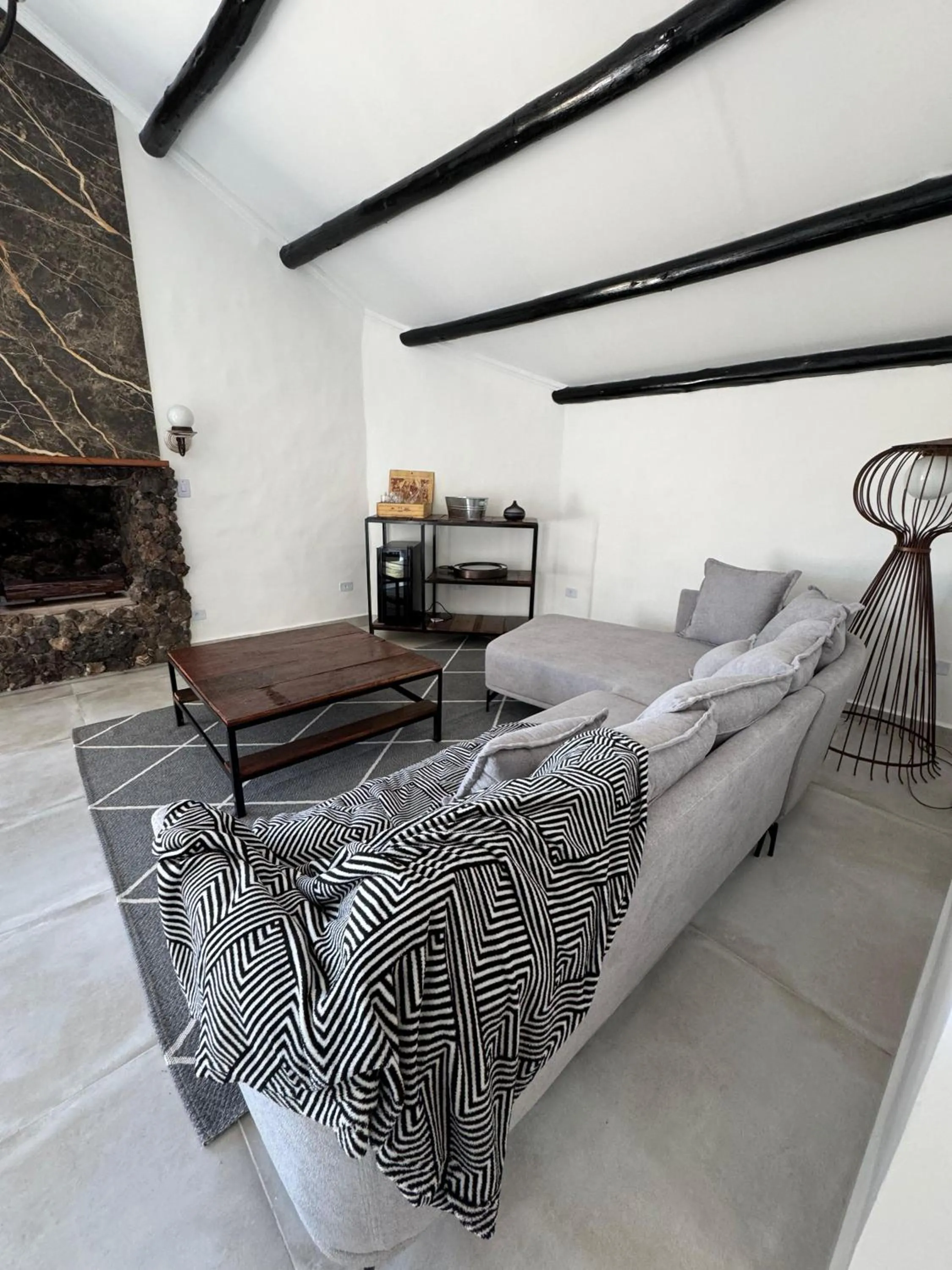 Living room, Bed in Pousada Chalé da Montanha São Thomé das Letras