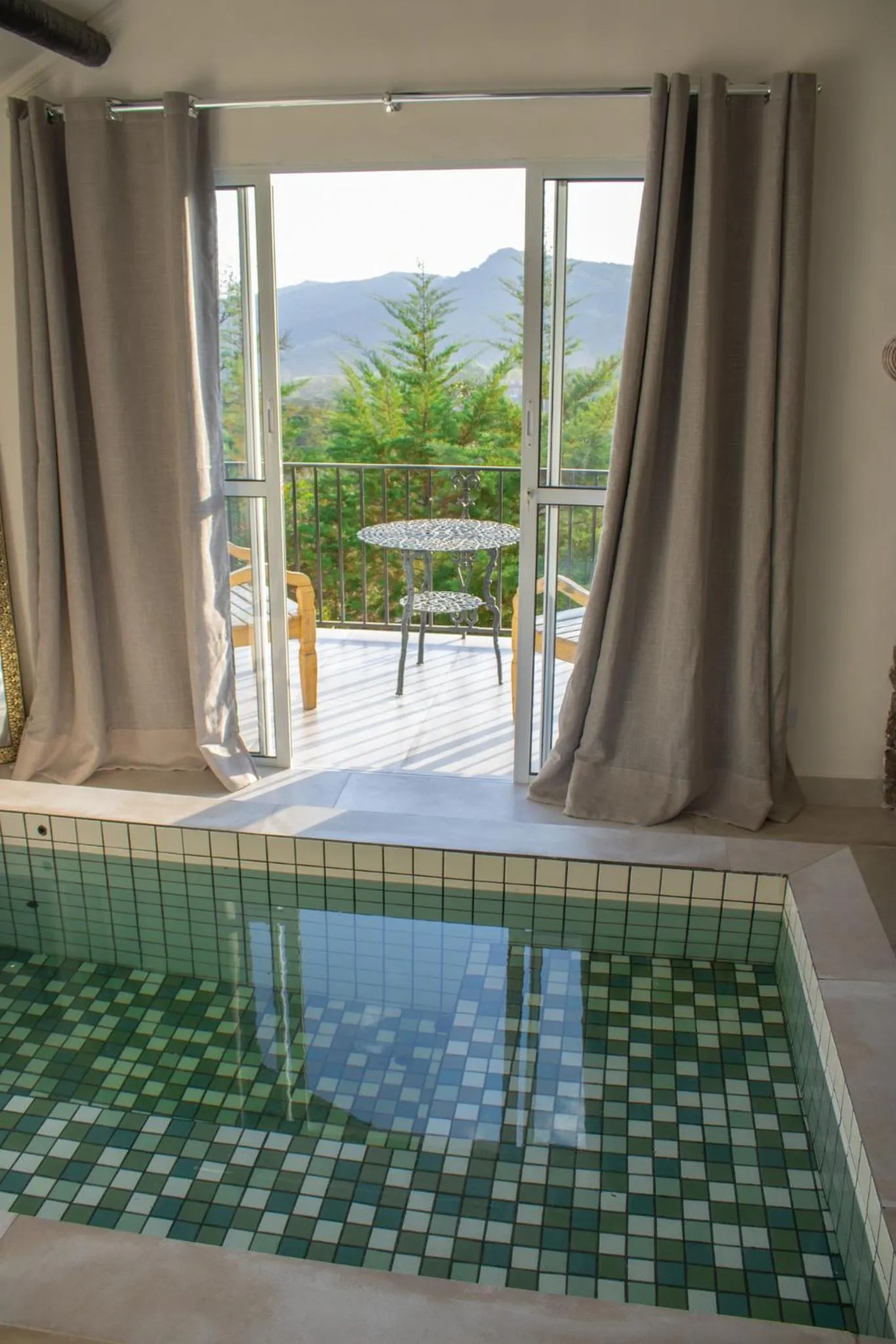Swimming pool in Pousada Chalé da Montanha São Thomé das Letras