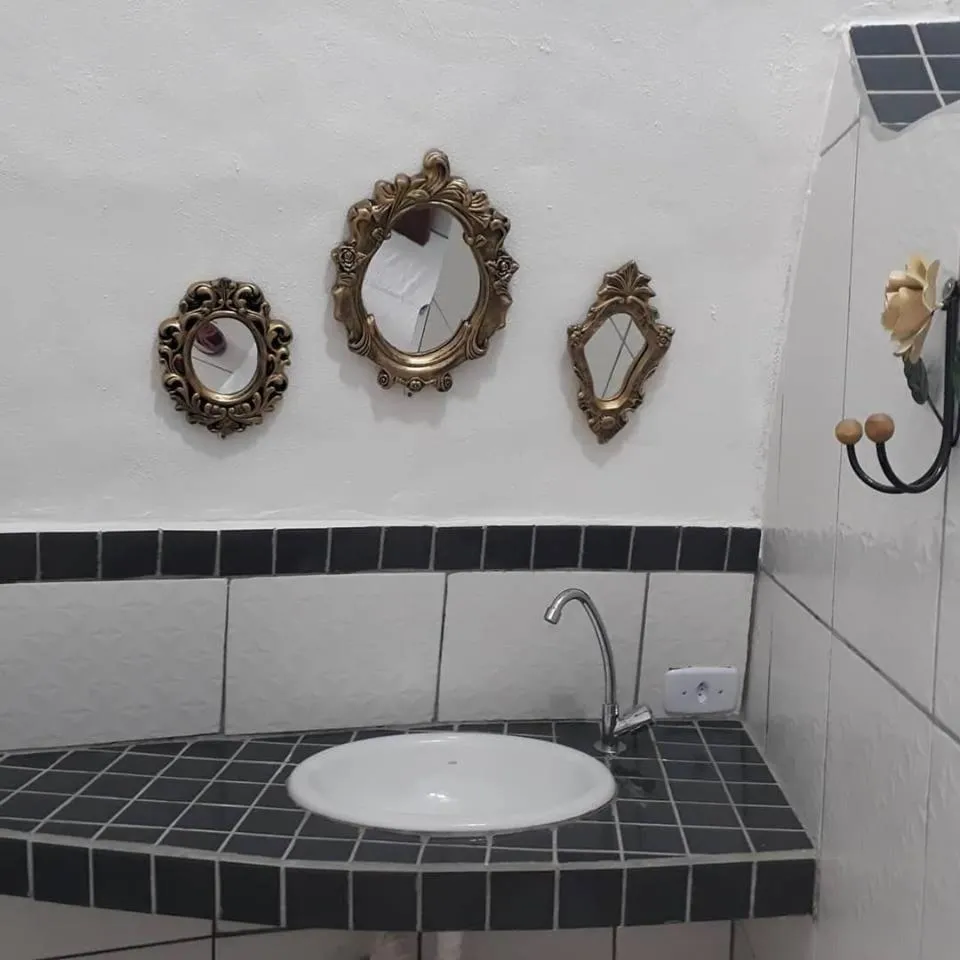 Shower in Pousada Chalé da Montanha São Thomé das Letras