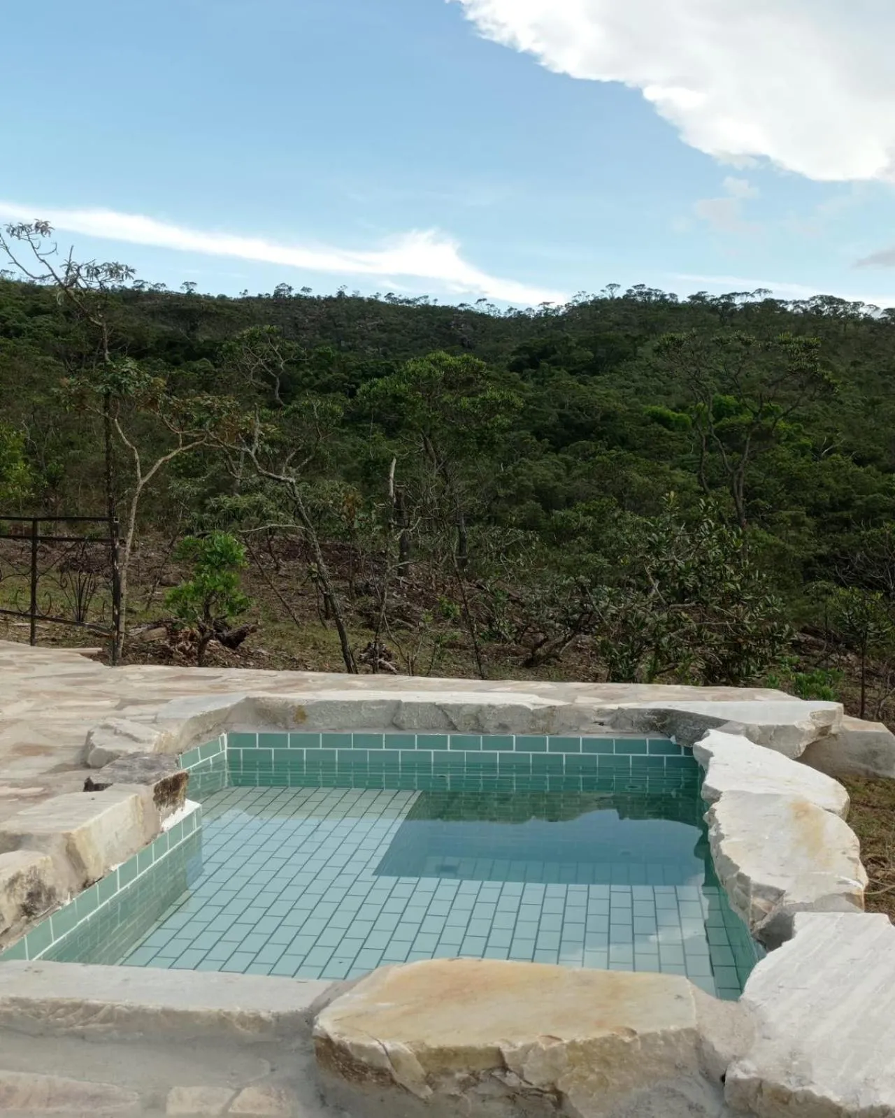 Swimming pool in Pousada Chalé da Montanha São Thomé das Letras