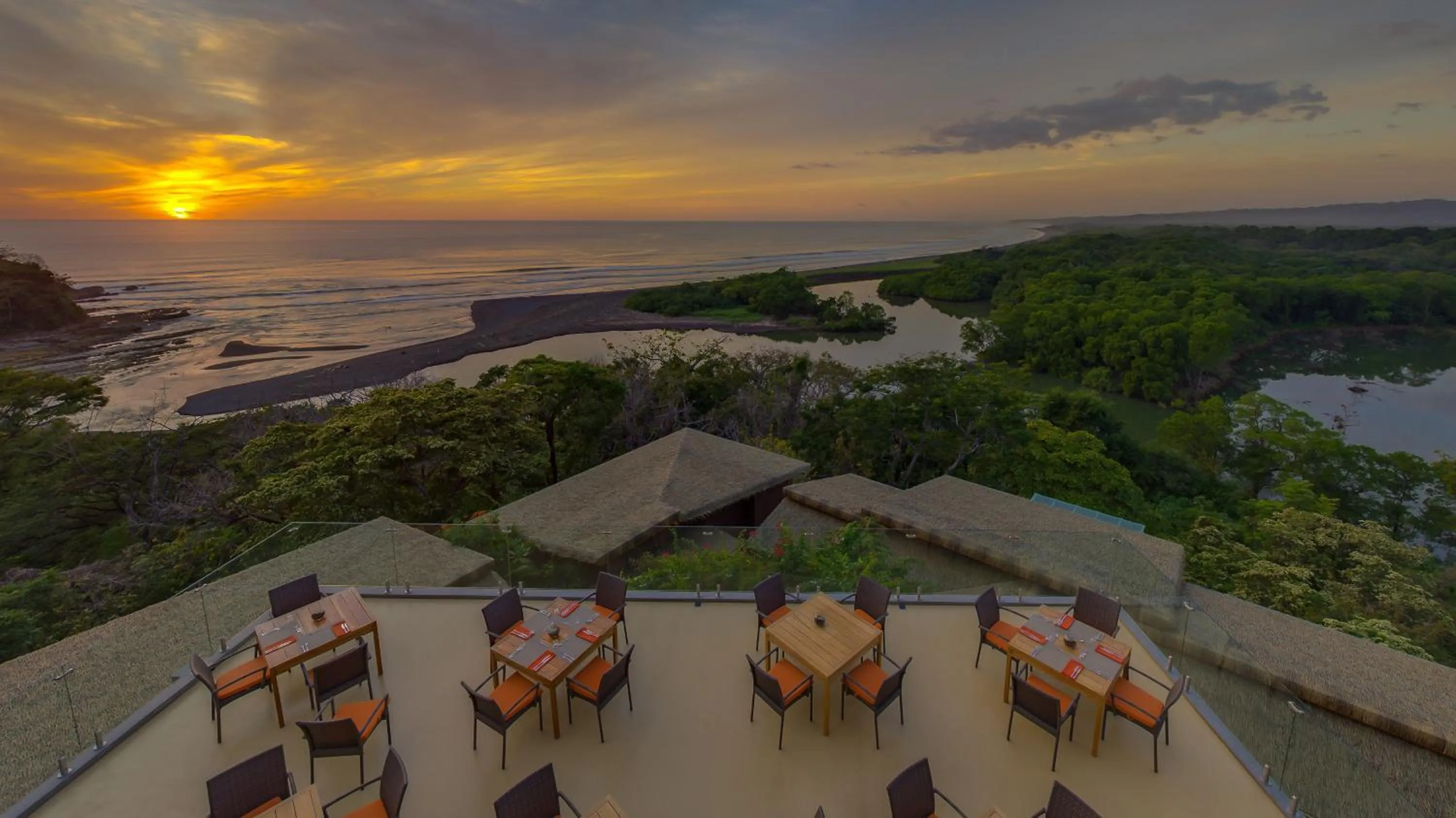 Restaurant/places to eat in Hotel Boutique Lagarta Lodge