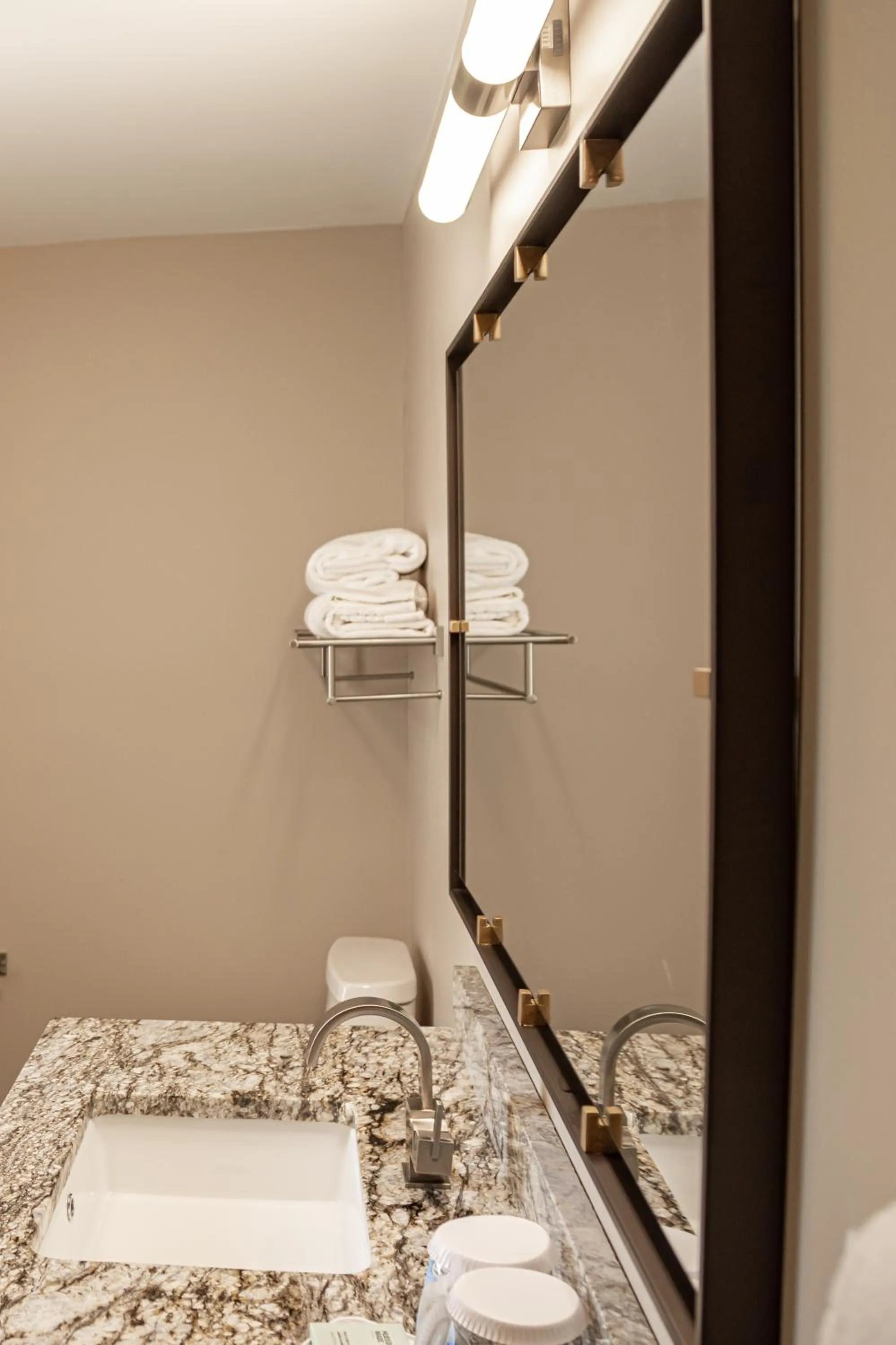 Bathroom, Bed in La Tourelle Inn & Spa