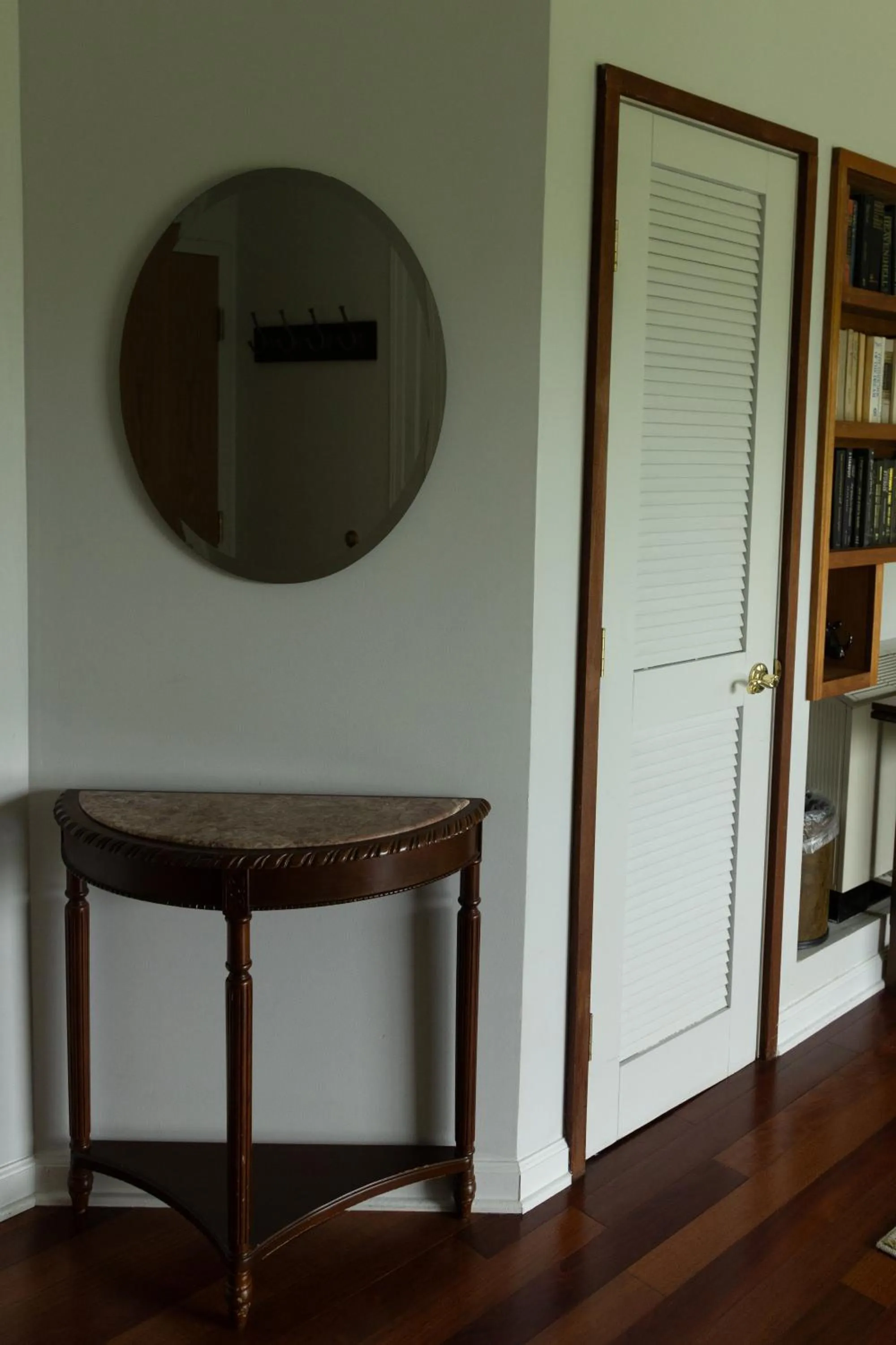 wardrobe in La Tourelle Inn & Spa