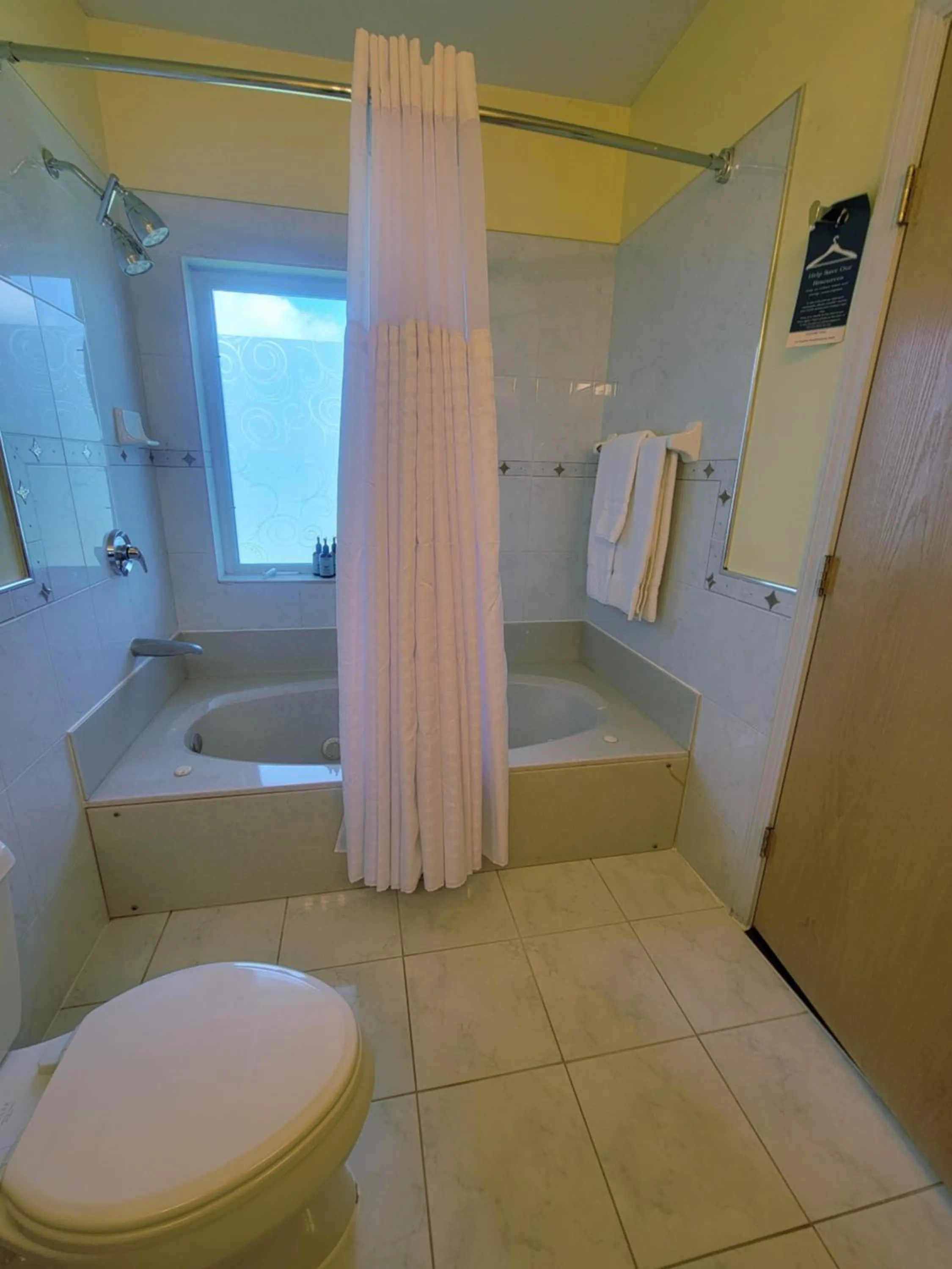 Bath in La Tourelle Inn & Spa