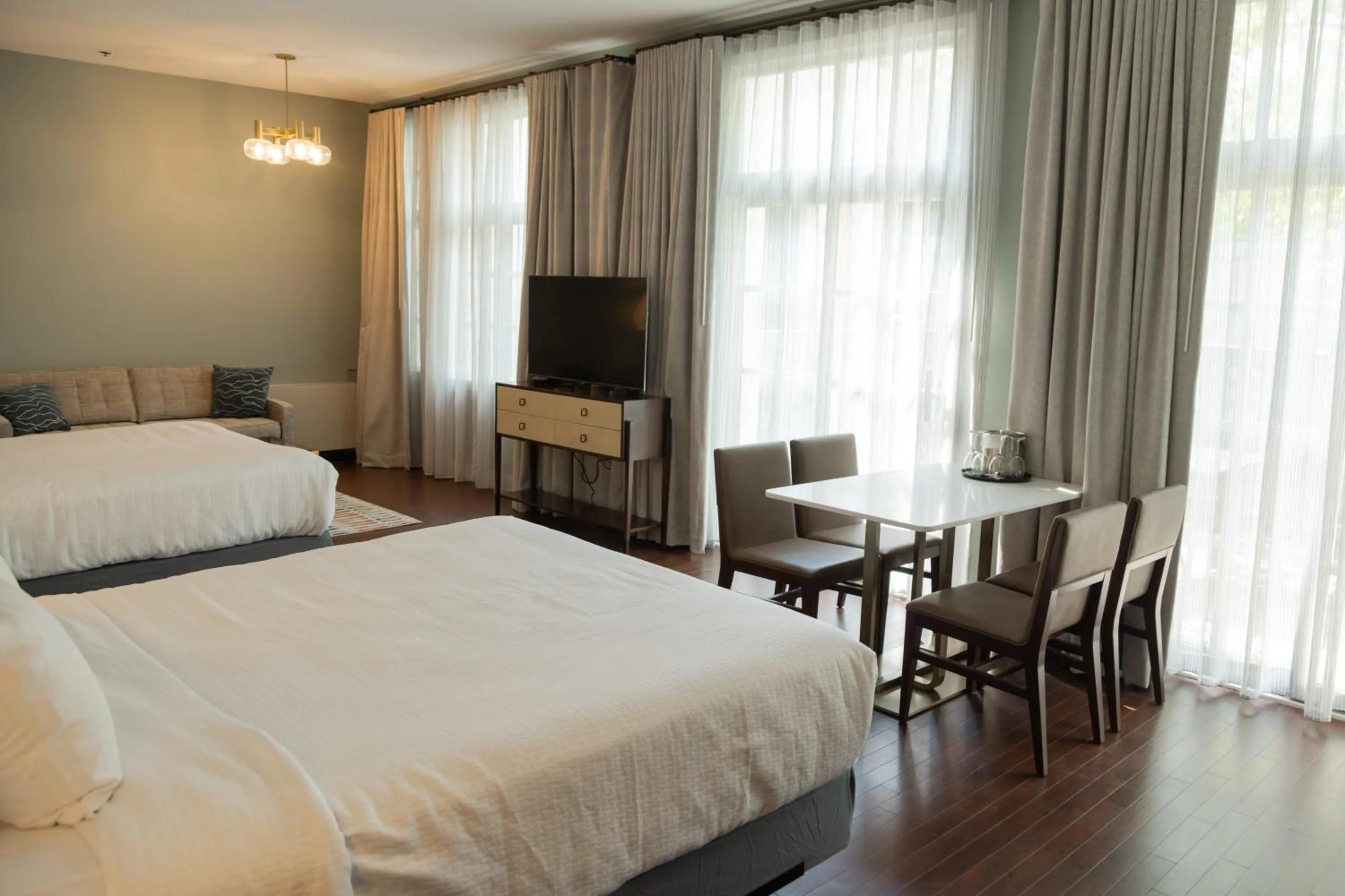 Bedroom, Bed in La Tourelle Inn & Spa