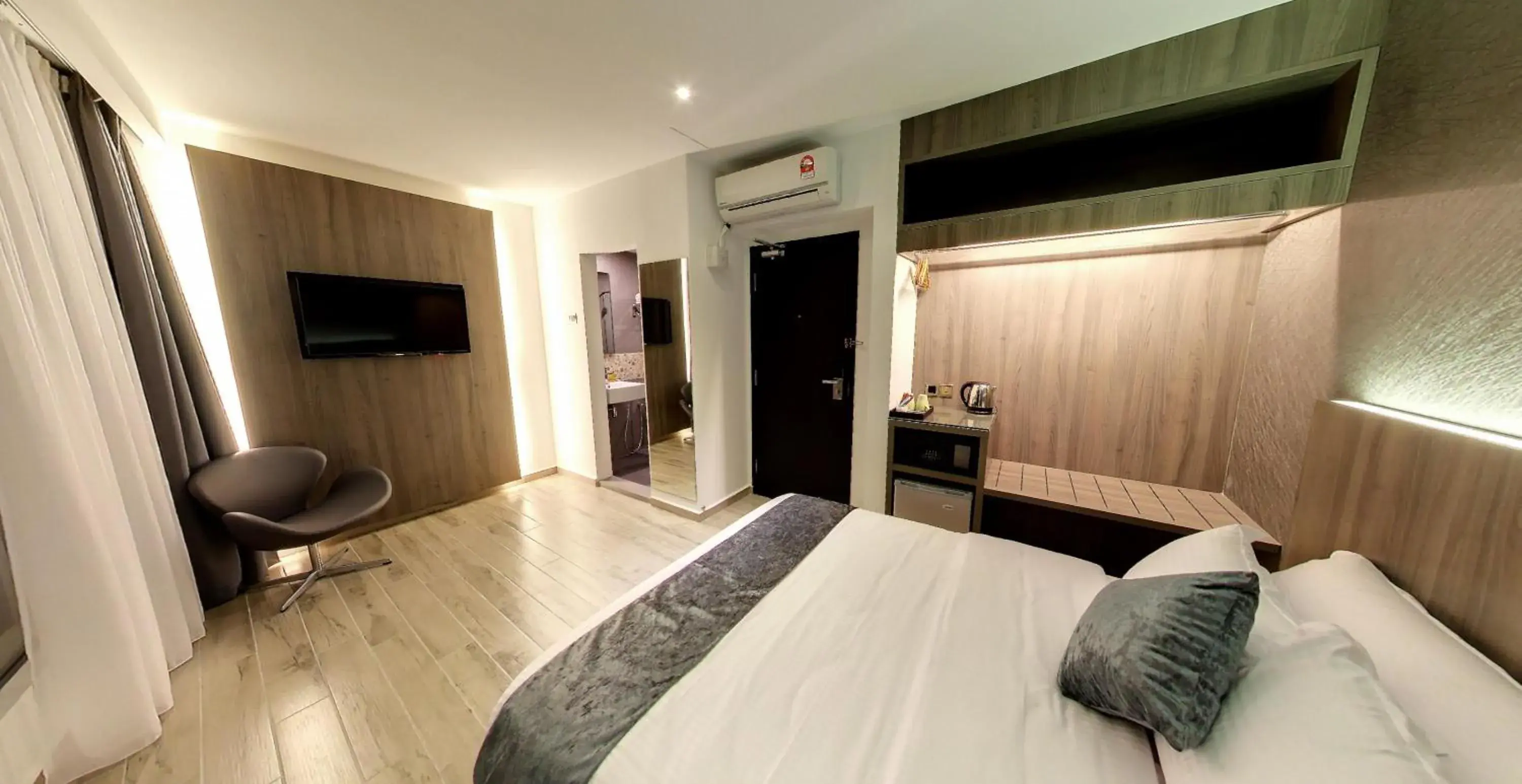 Bedroom, Bed in Flora by Crossroads Hotel Bedroom, Bed in Flora by Crossroads Hotel