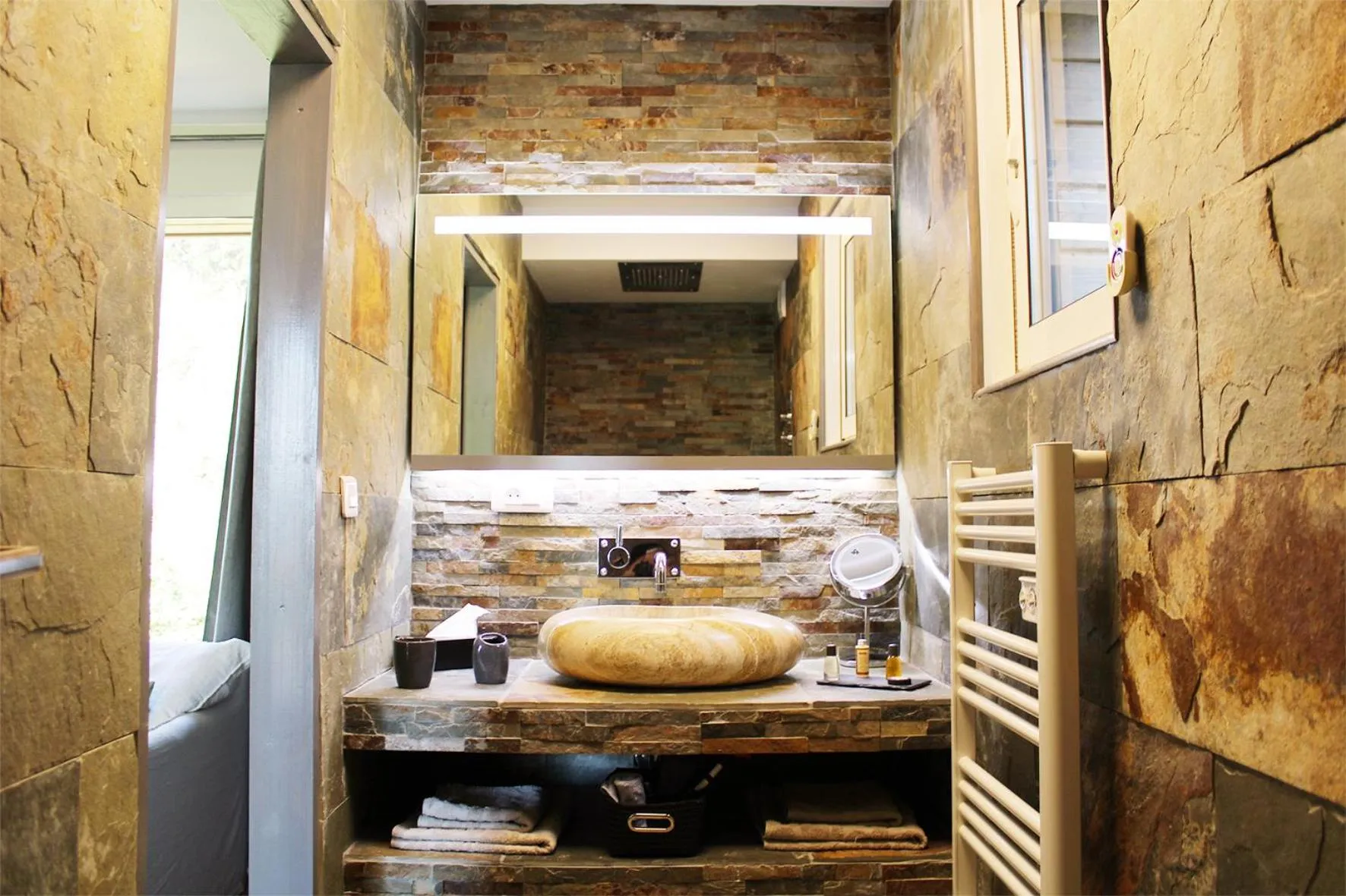 Bathroom, Bed in Mas des Cigales