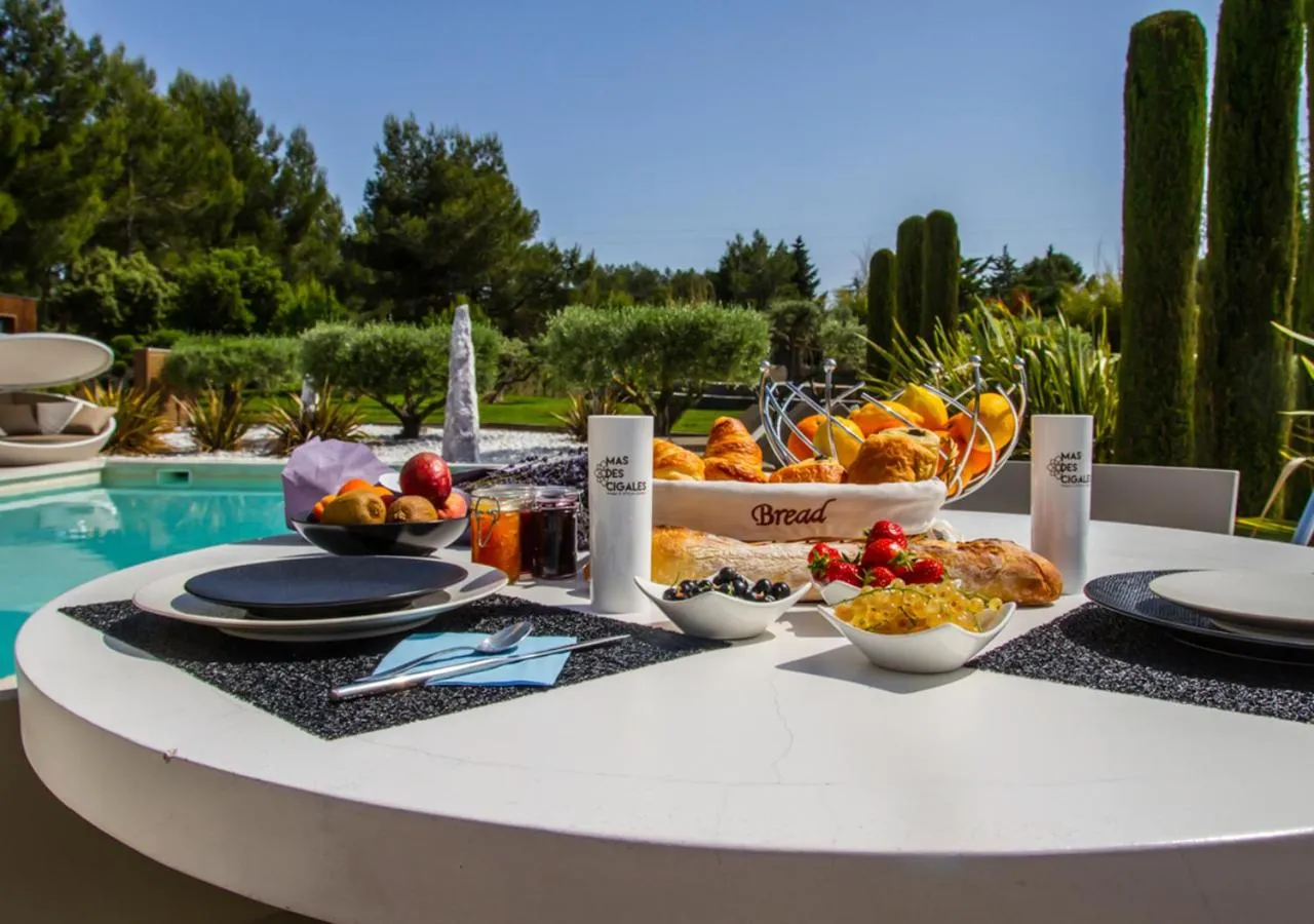 Continental breakfast in Mas des Cigales