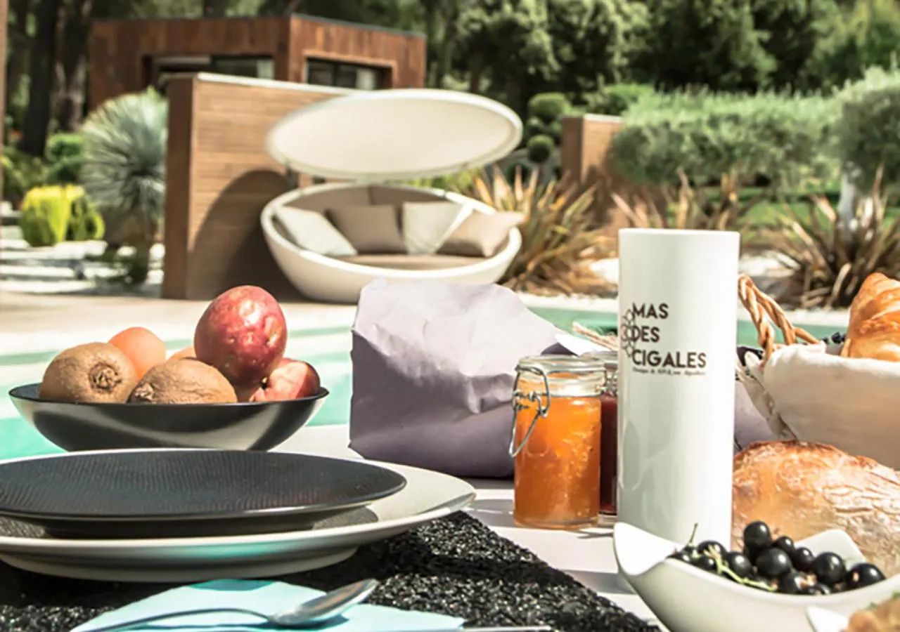 Continental breakfast in Mas des Cigales