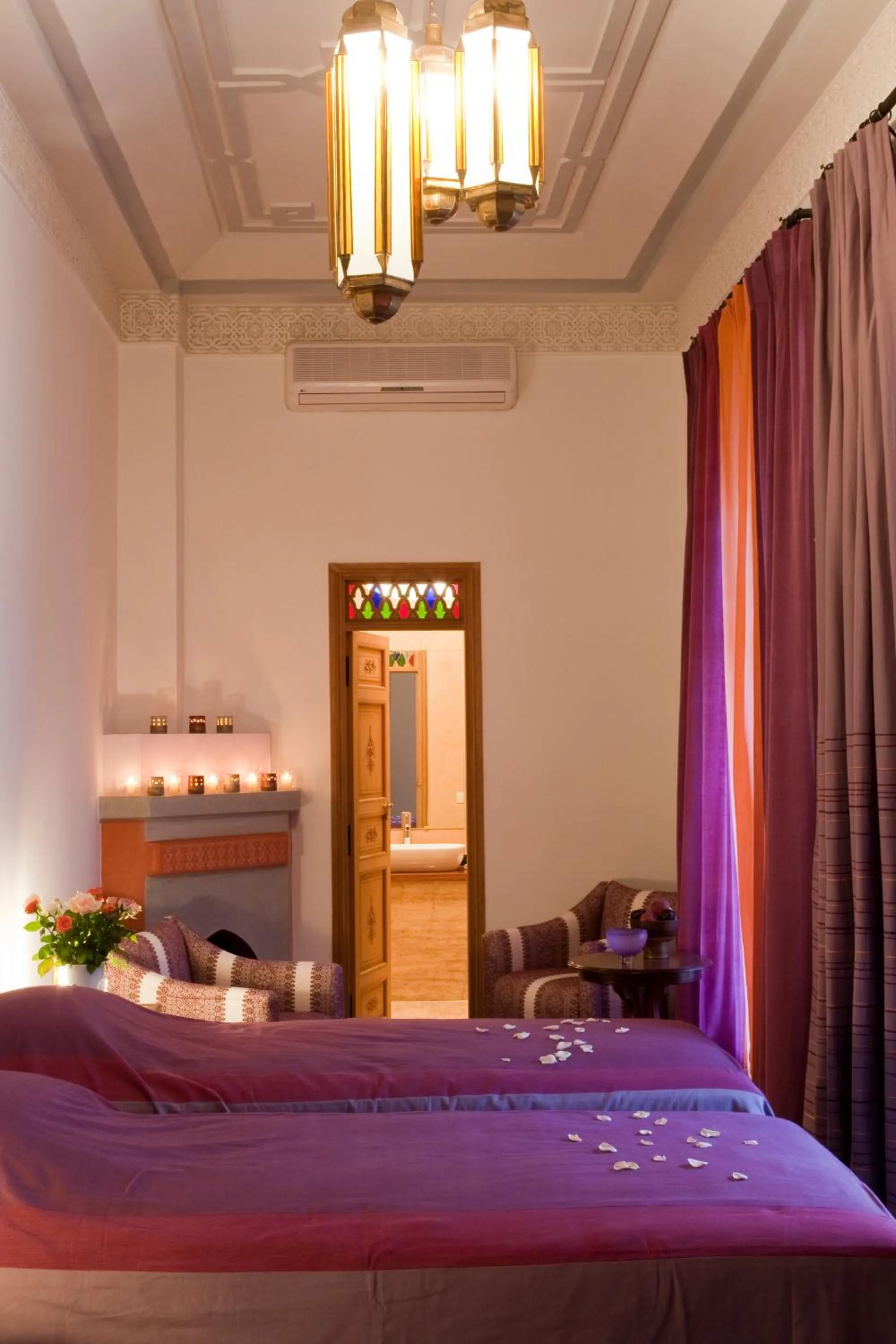 Photo of the whole room, Bed in Riad Siwan
