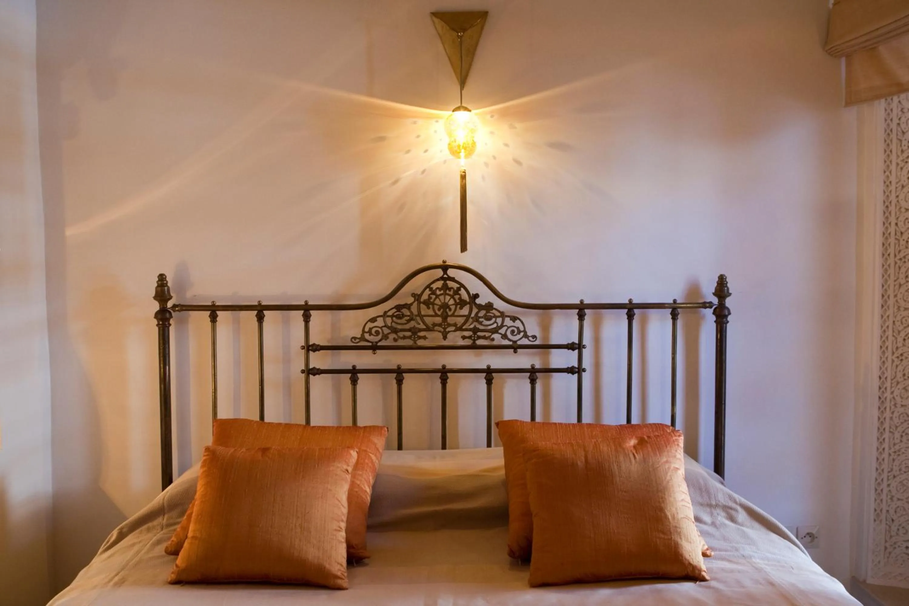 Decorative detail, Bed in Riad Siwan