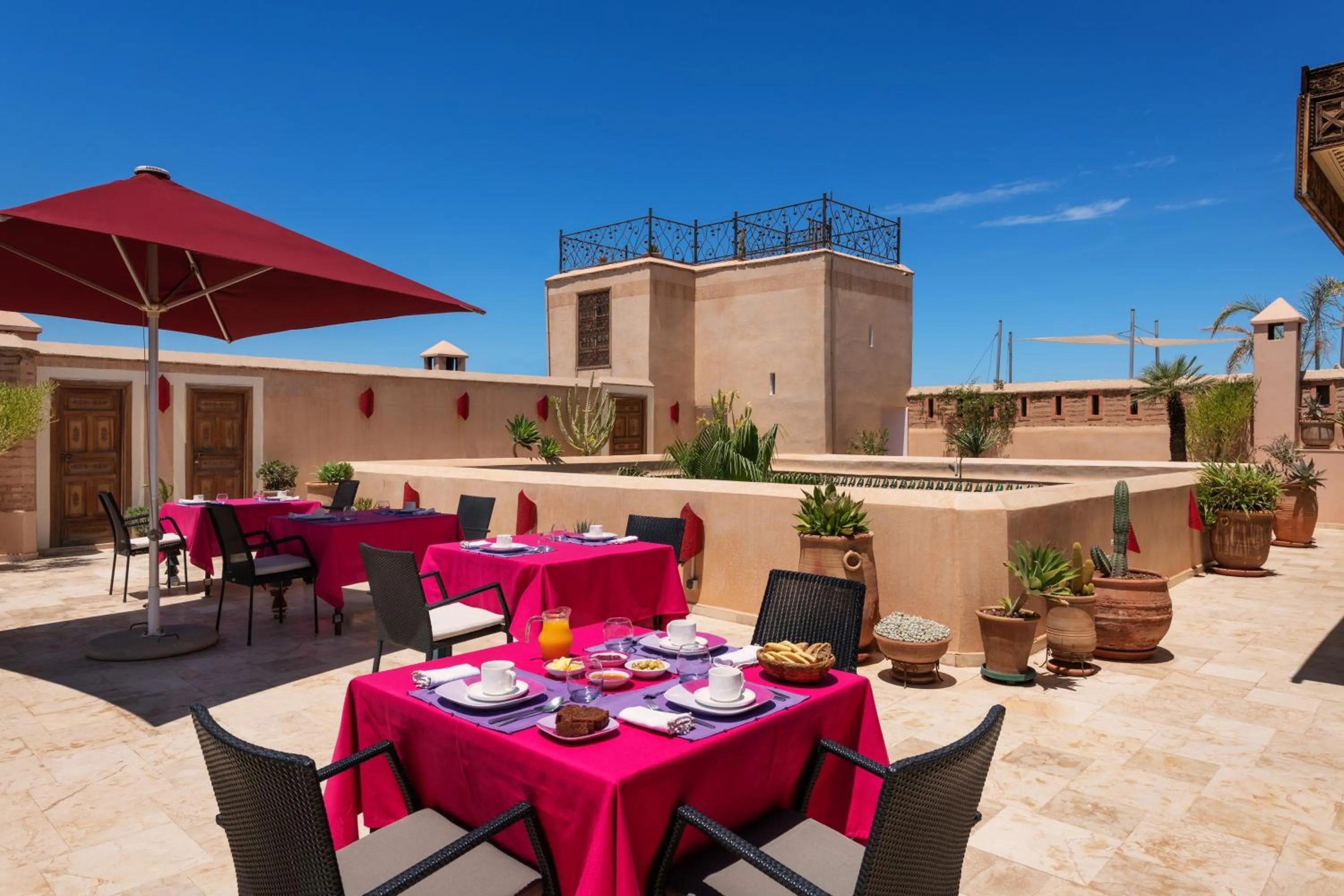 Restaurant/places to eat in Riad Siwan