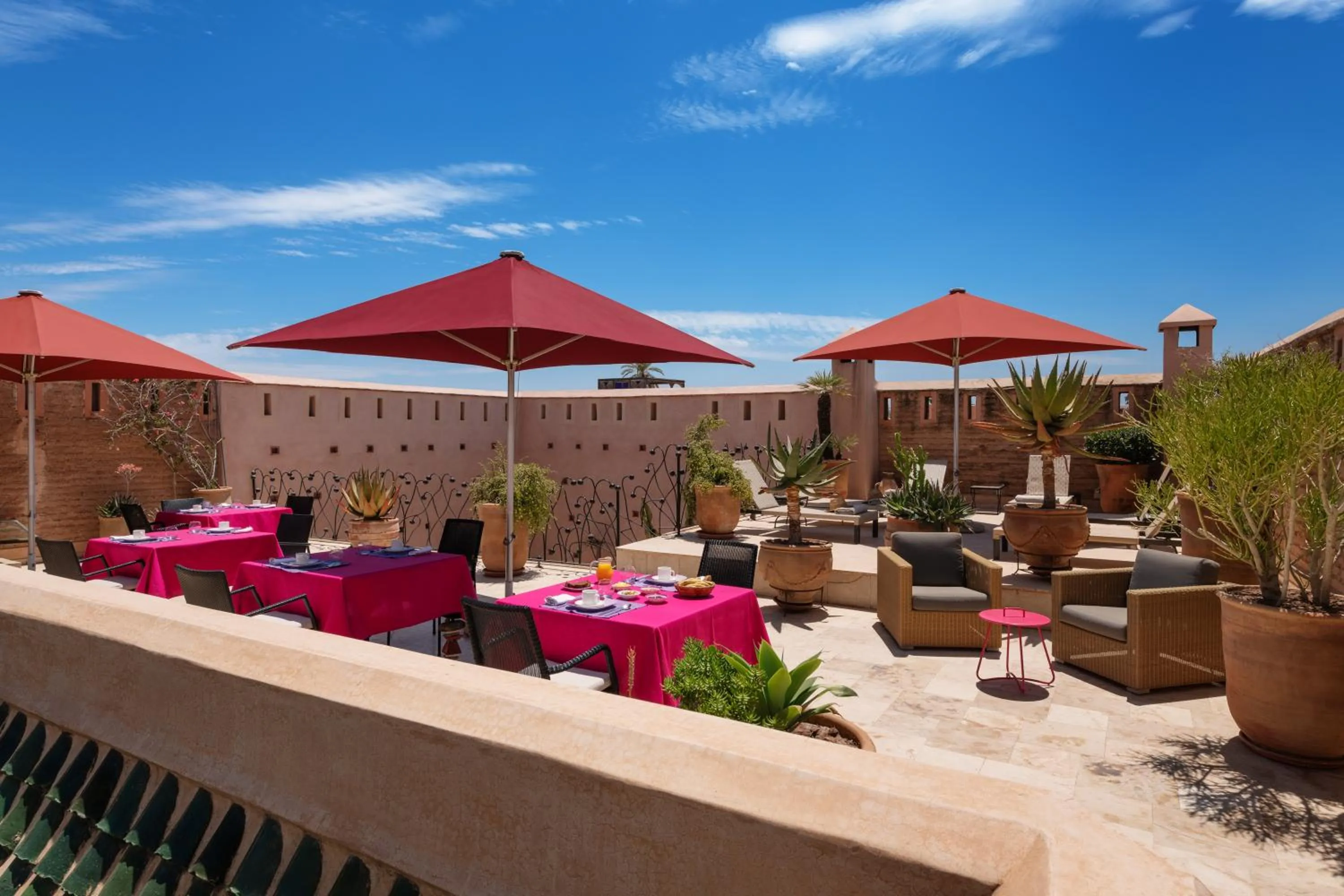 Restaurant/places to eat in Riad Siwan