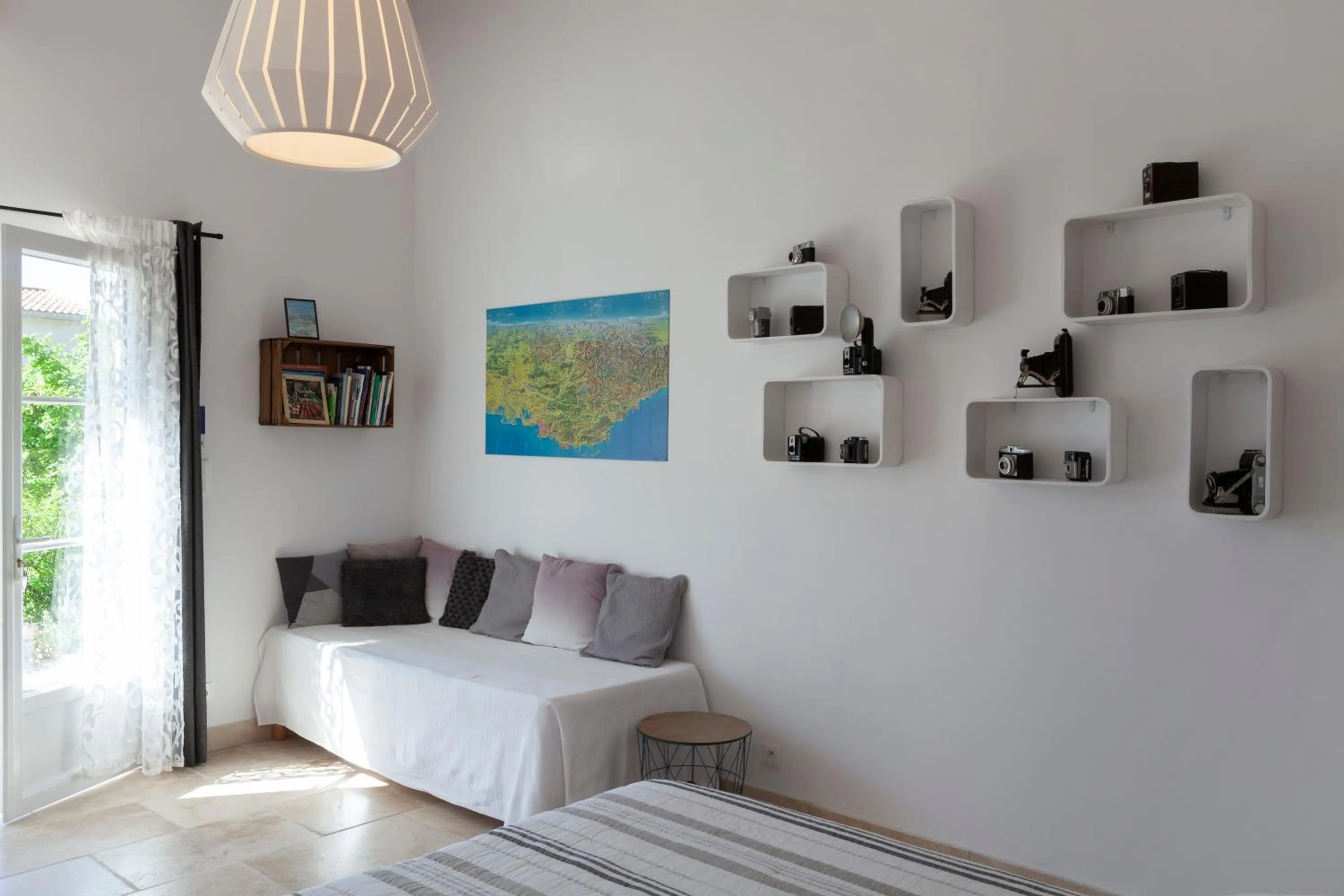 Living room, Bed in Chambre d'hôtes le Mirail