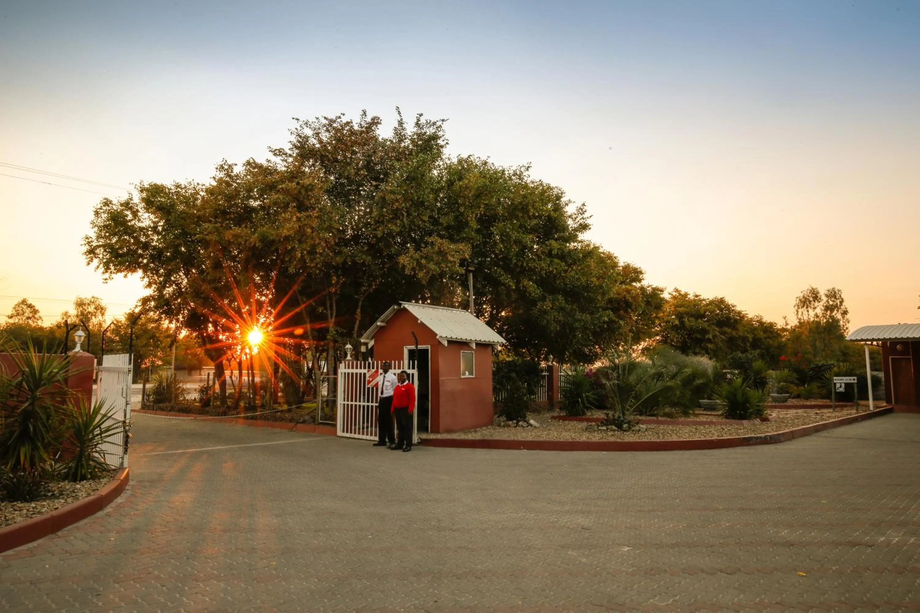 Facade/entrance in Mokoro Lodge