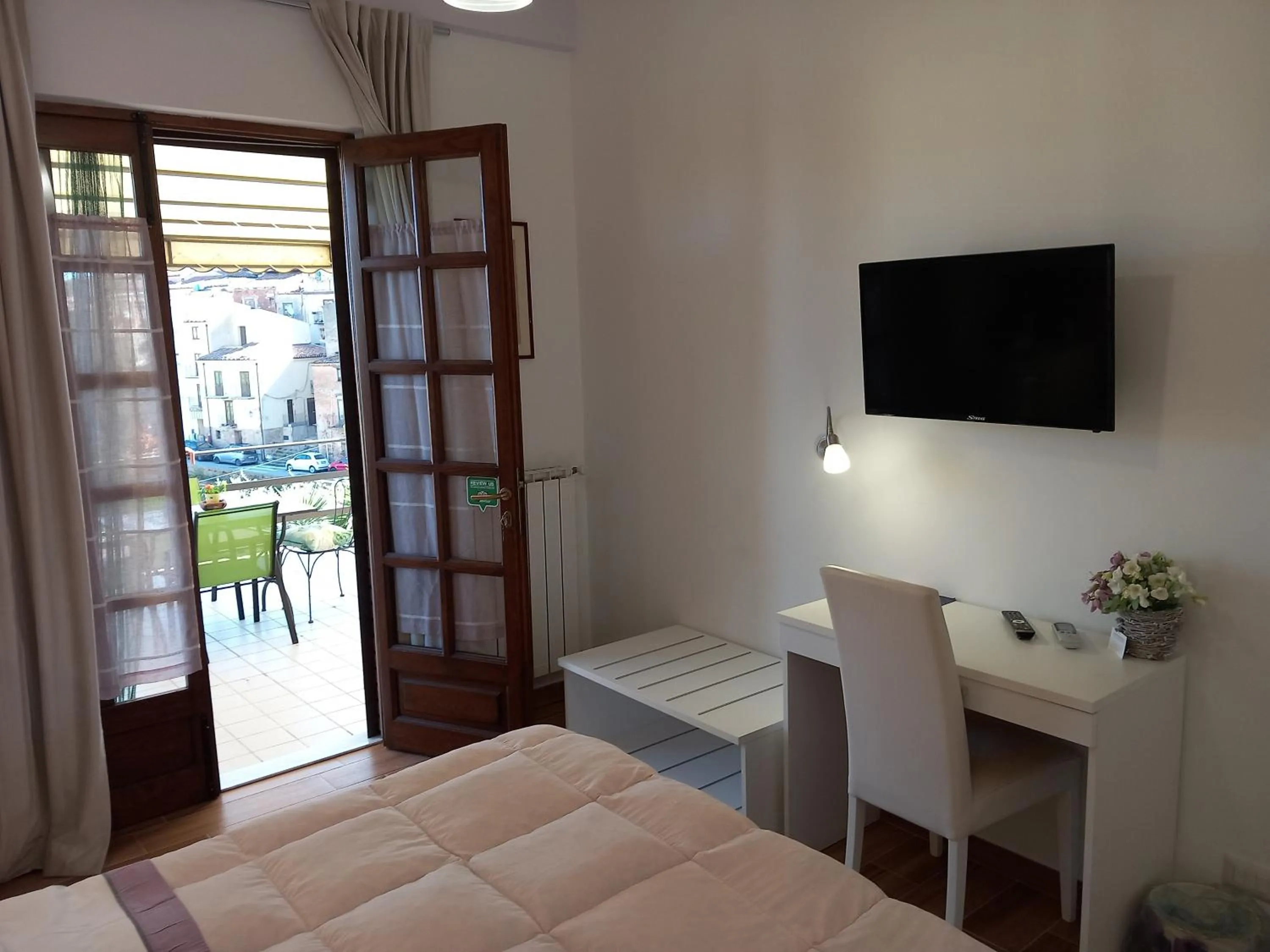 TV and multimedia, Bed in B&B Villa Letizia