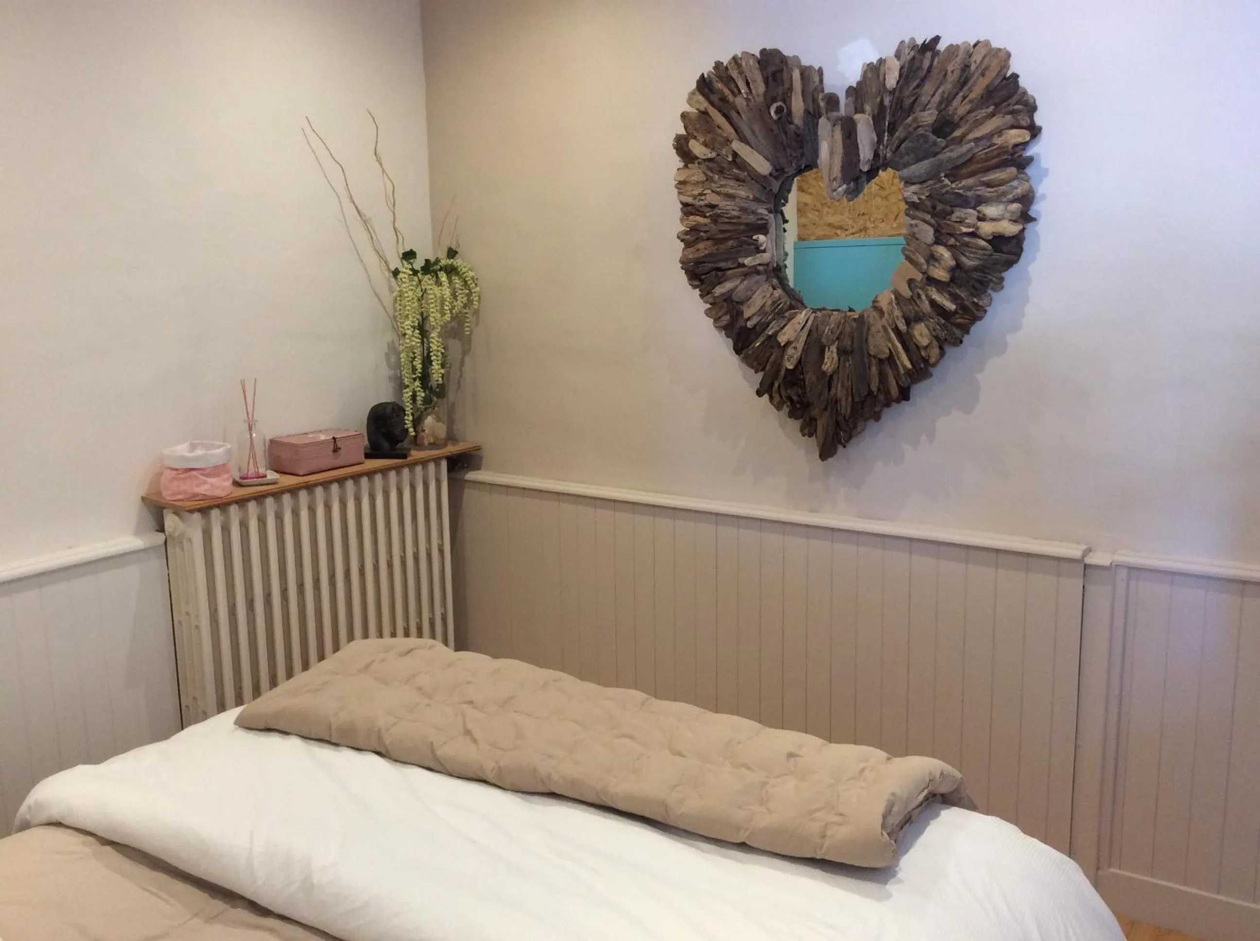 Decorative detail, Bed in Kosy Suite