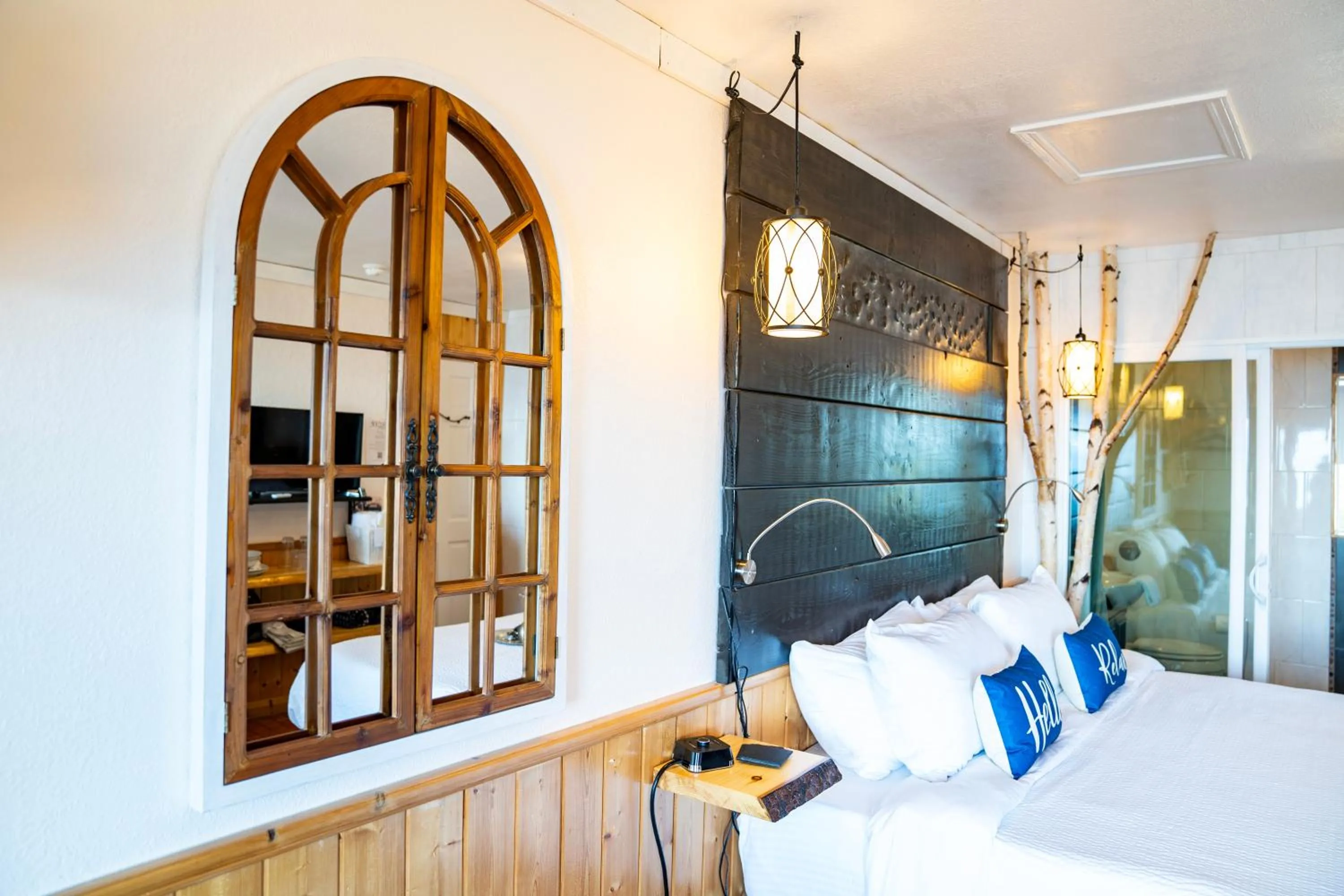 Bed in Homer Inn & Spa