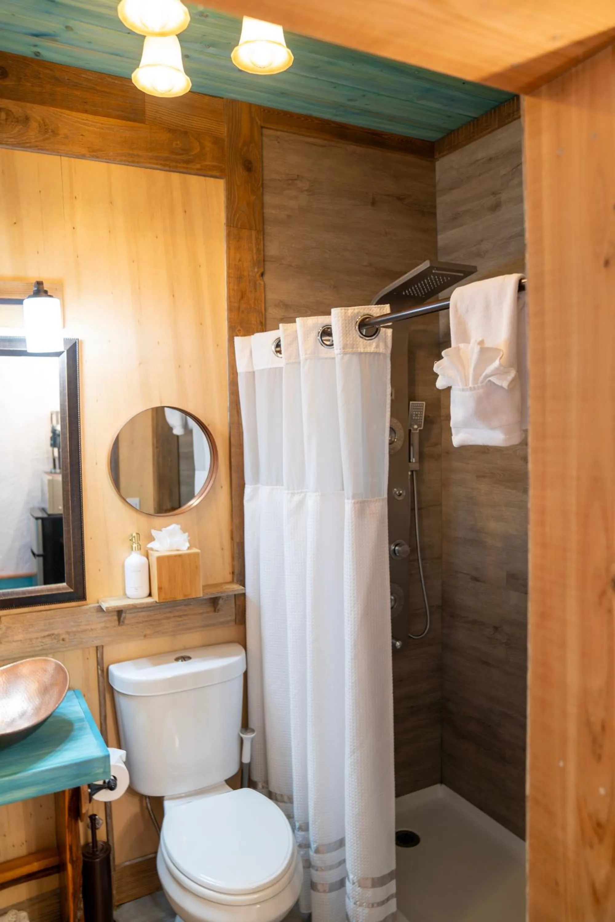 Bathroom in Homer Inn & Spa