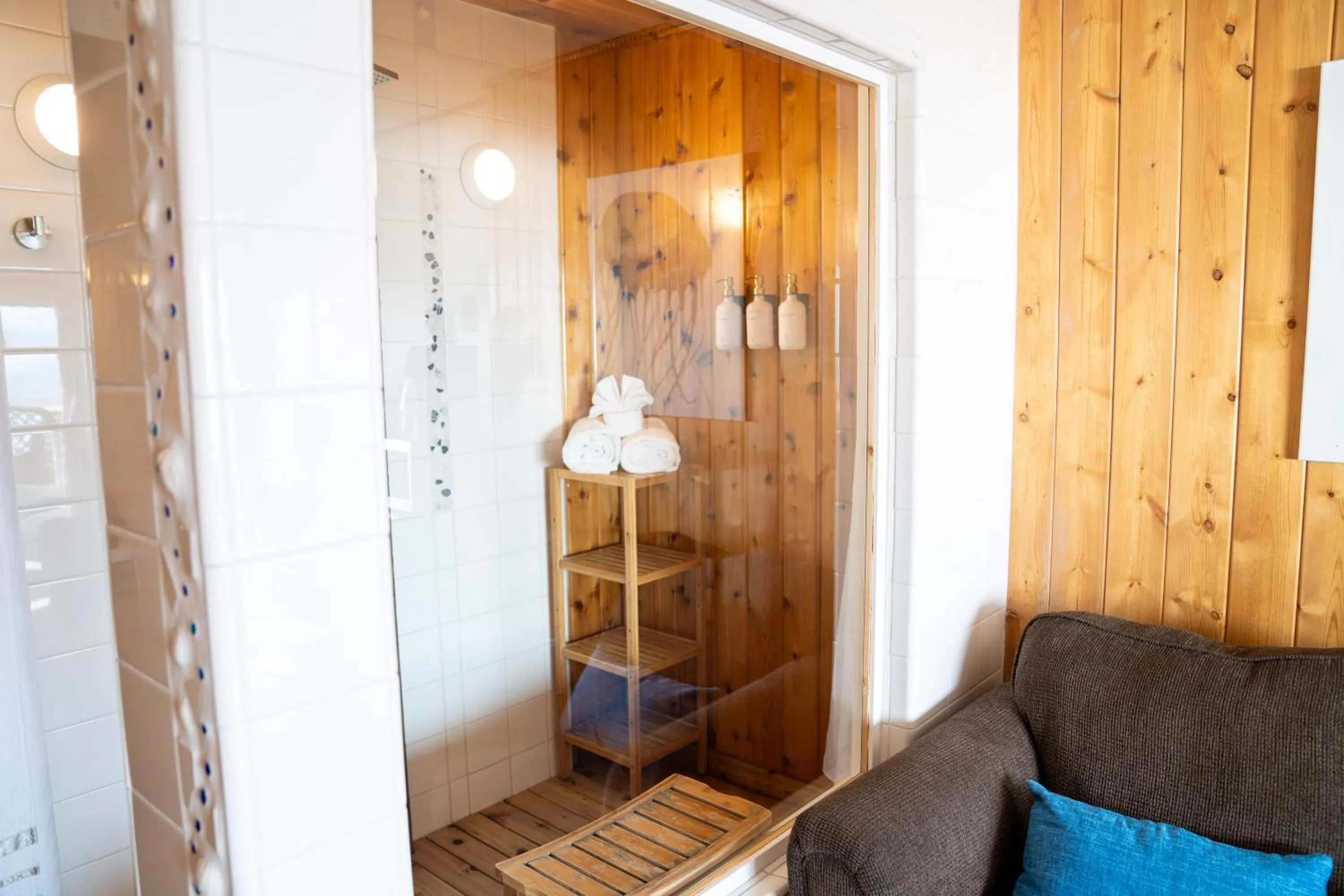 Bathroom in Homer Inn & Spa