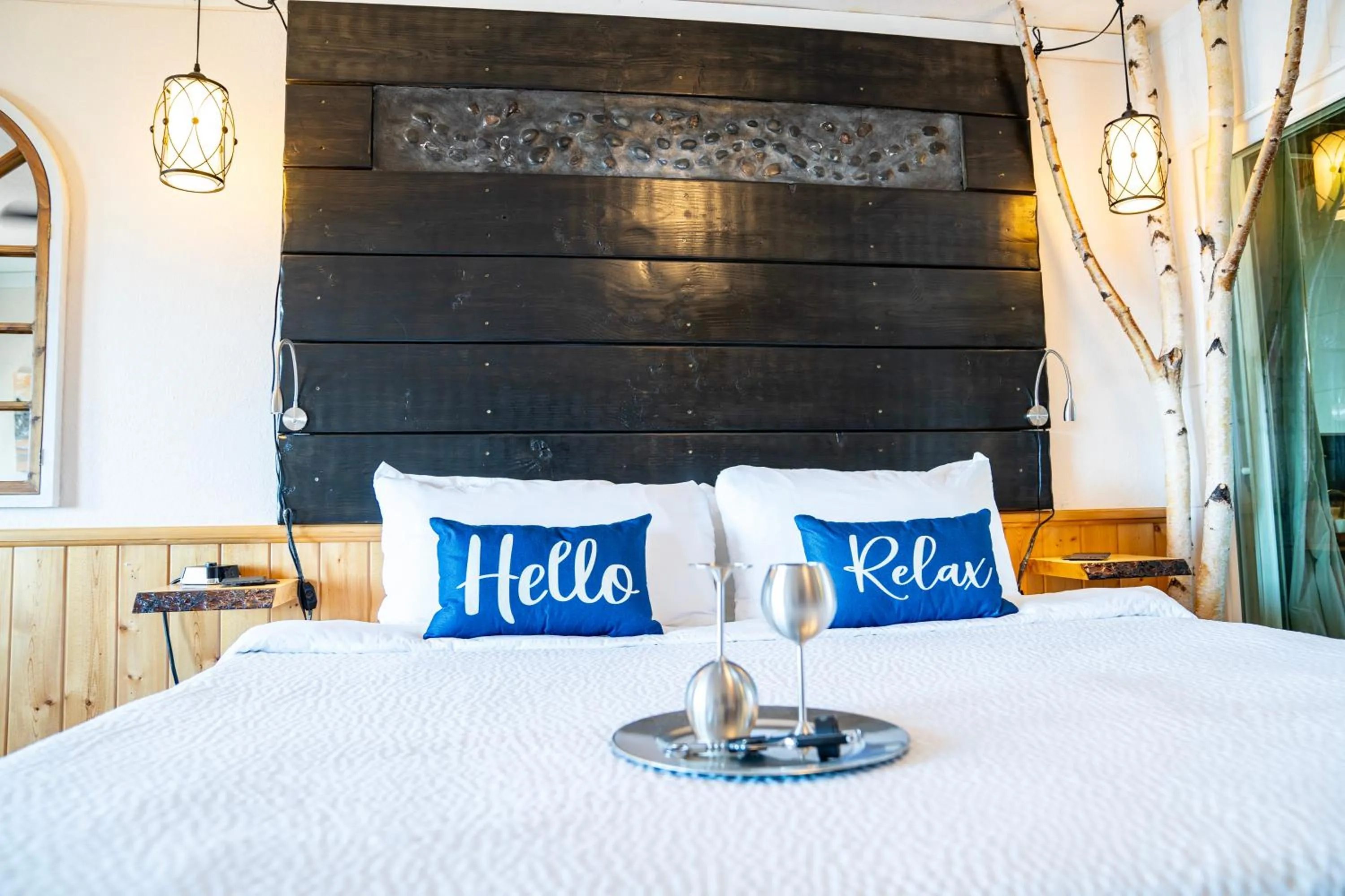 Bed in Homer Inn & Spa