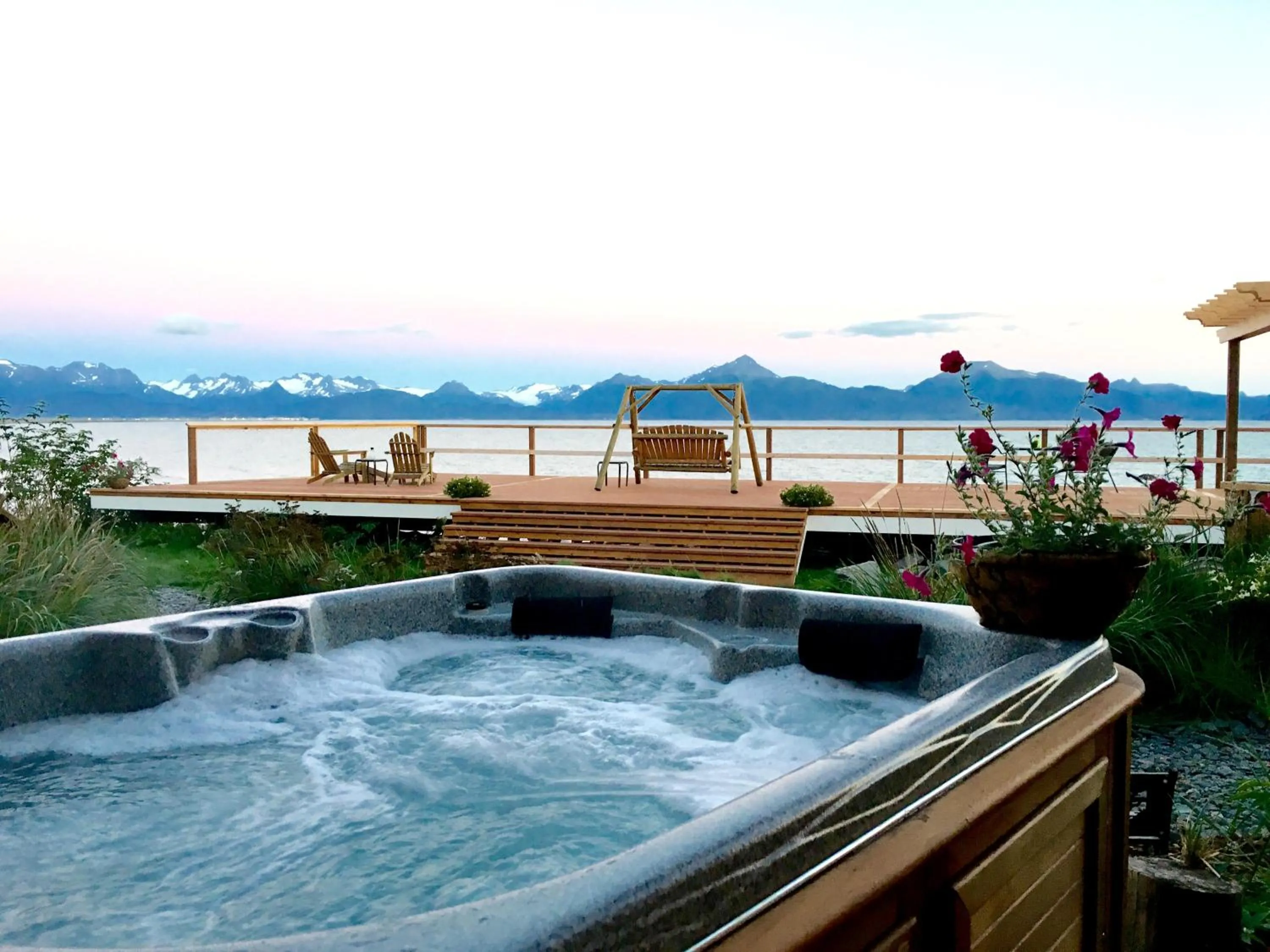 Hot Tub in Homer Inn & Spa