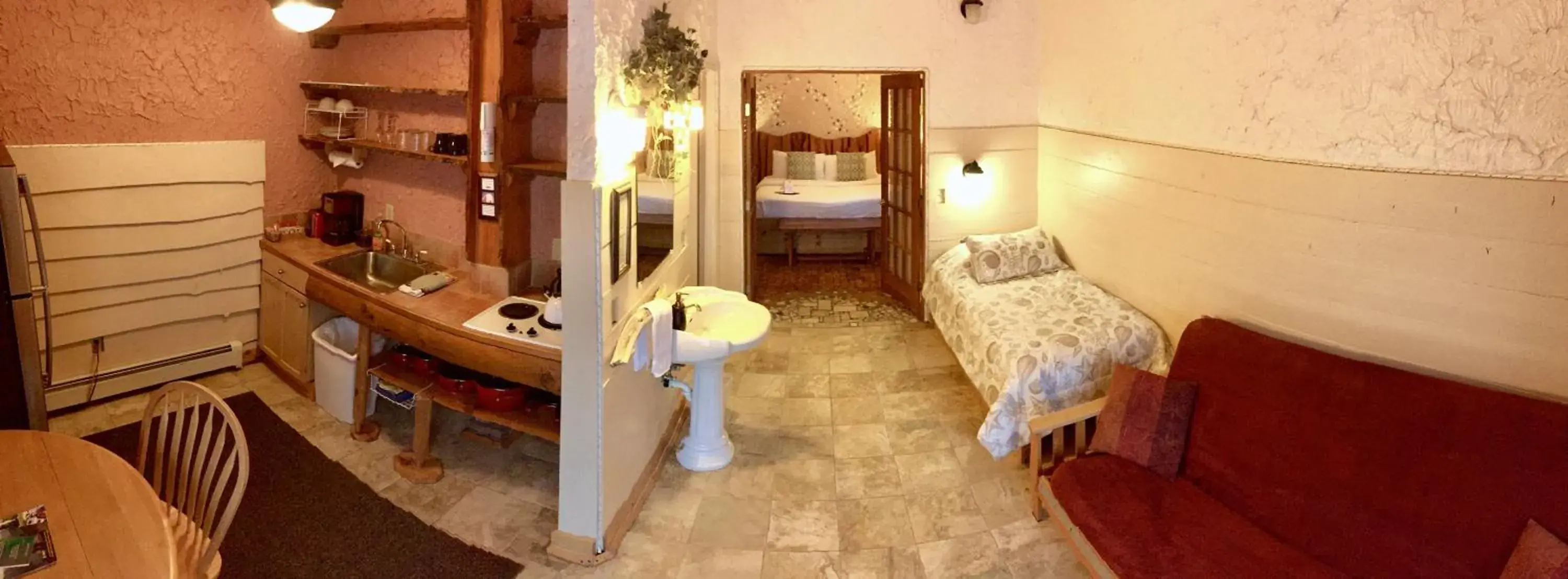 Photo of the whole room, Bed in Homer Inn & Spa Photo of the whole room, Bed in Homer Inn & Spa