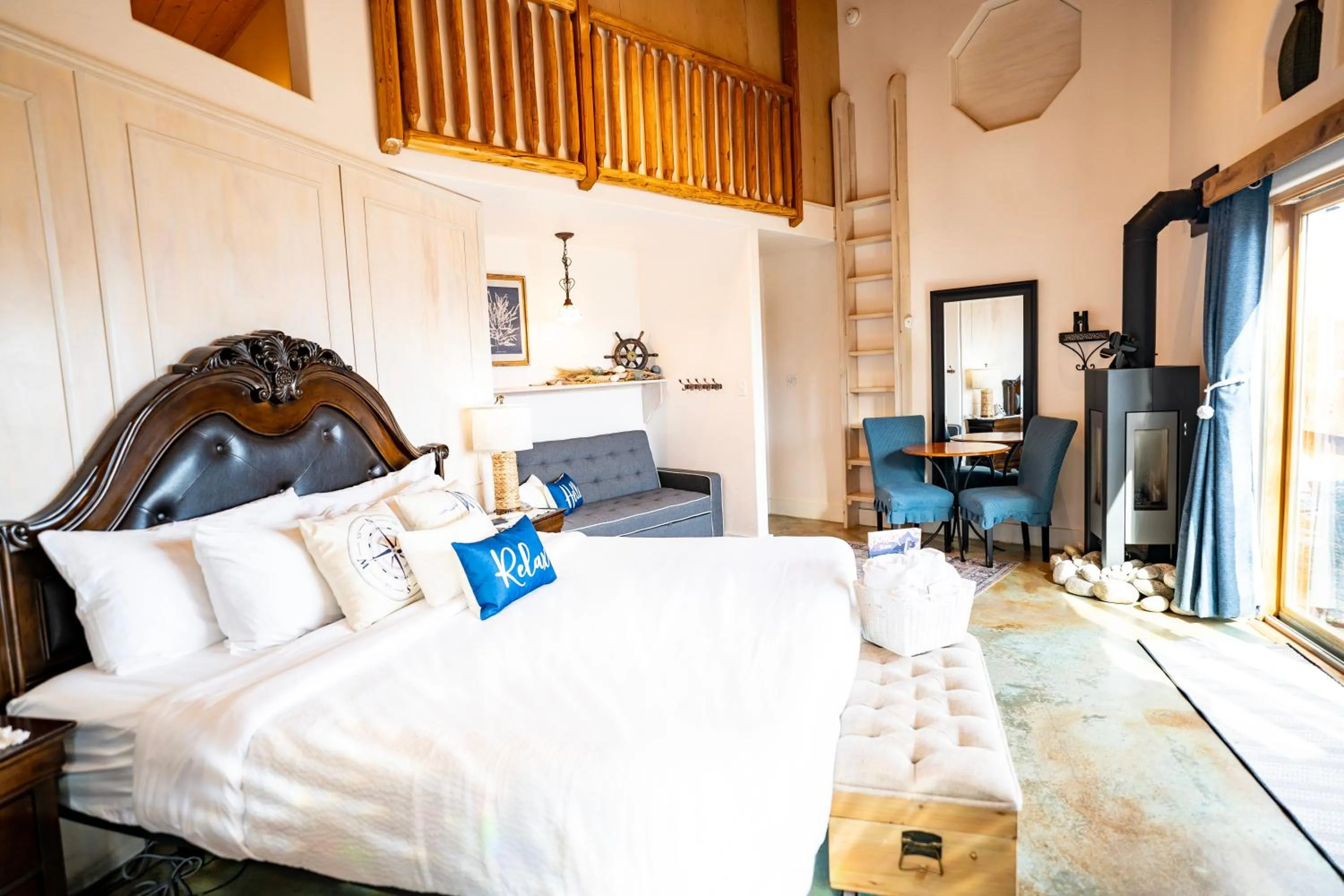 Bed in Homer Inn & Spa