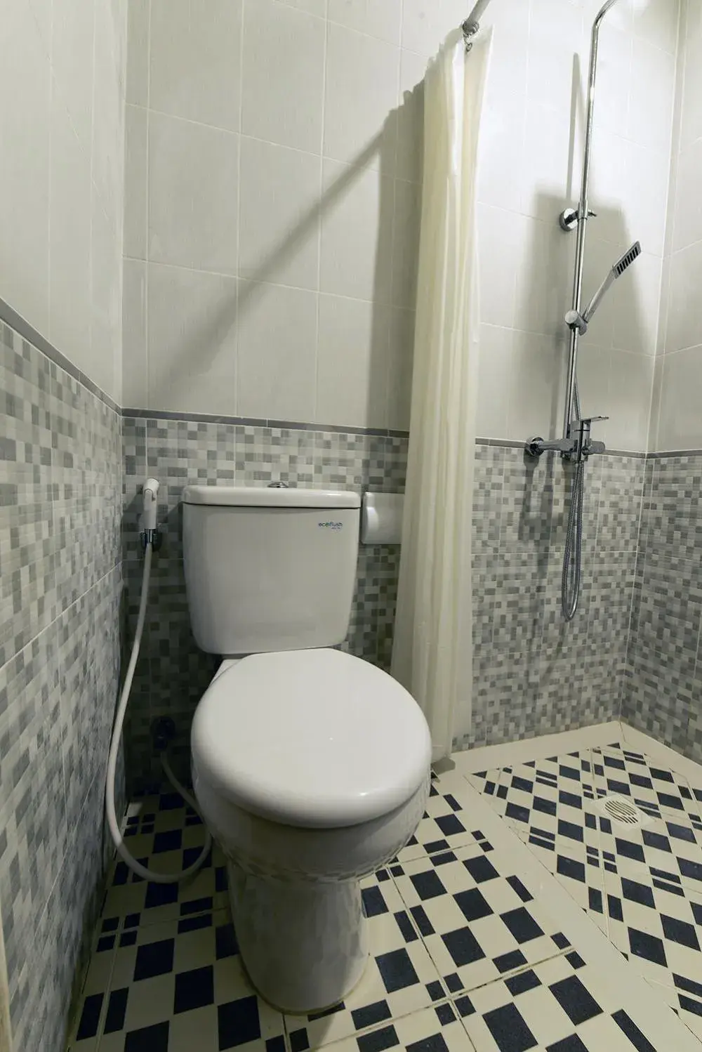 Toilet in Le Lima Toilet in Le Lima