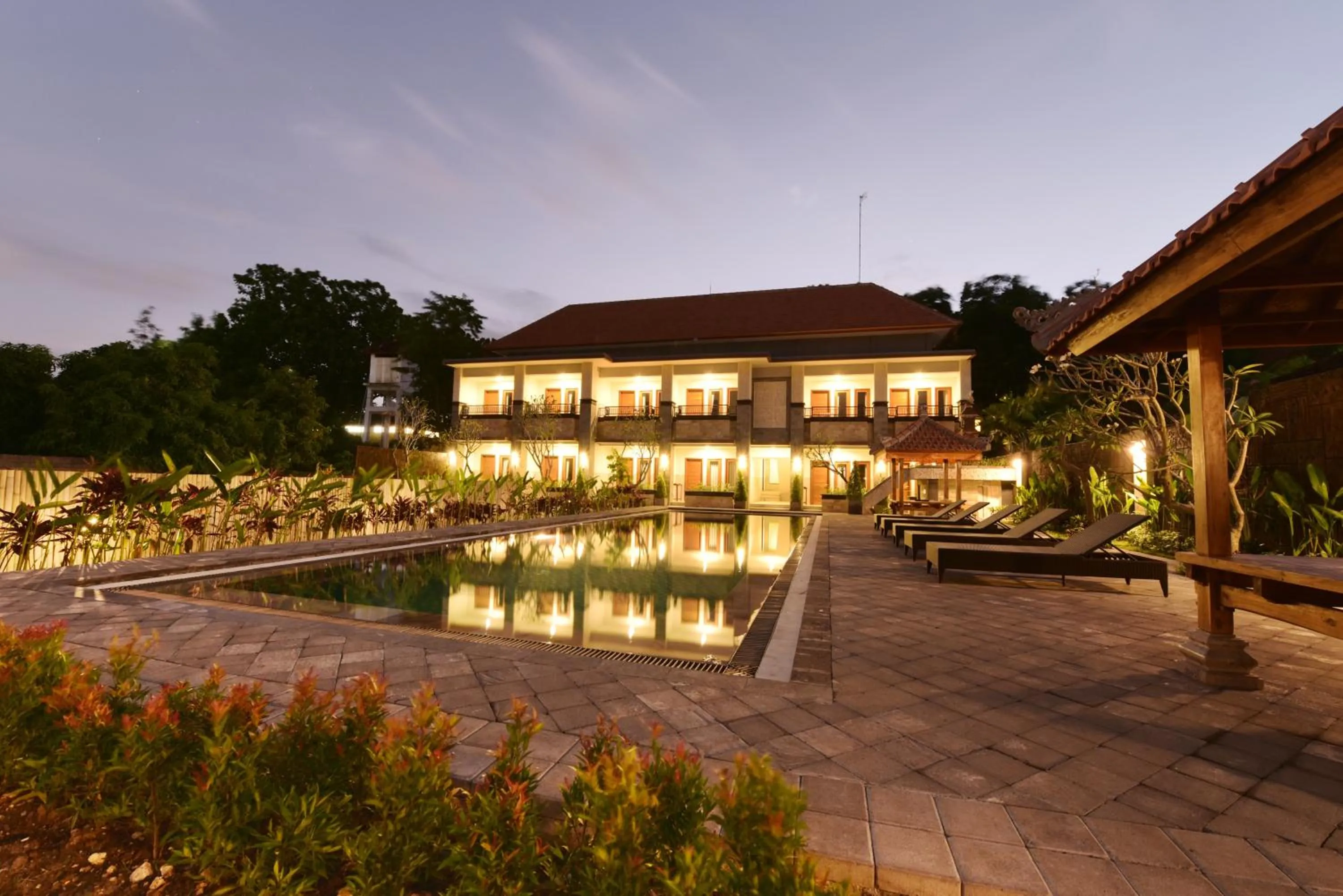 Pool view in Le Lima
