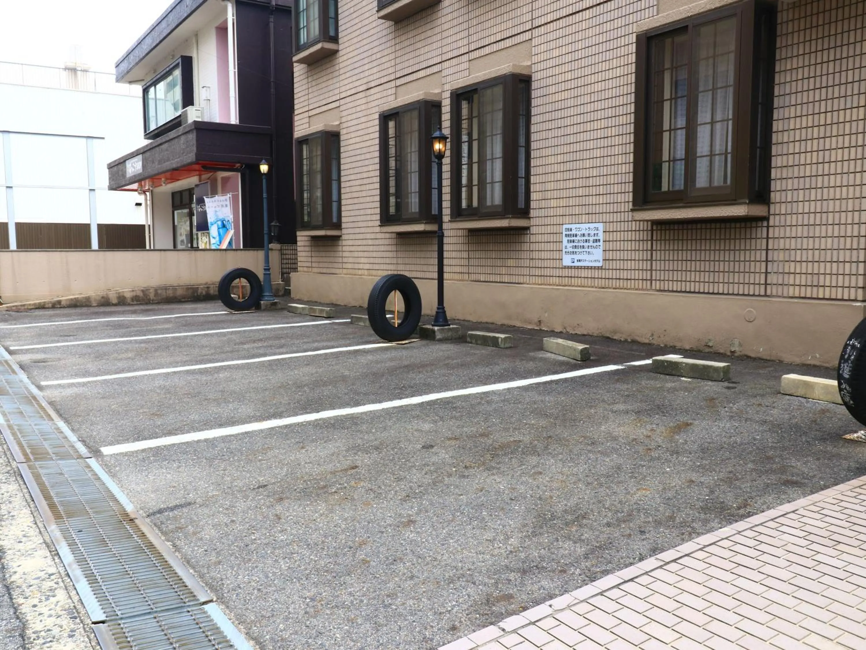 Parking in Shinseto Station Hotel