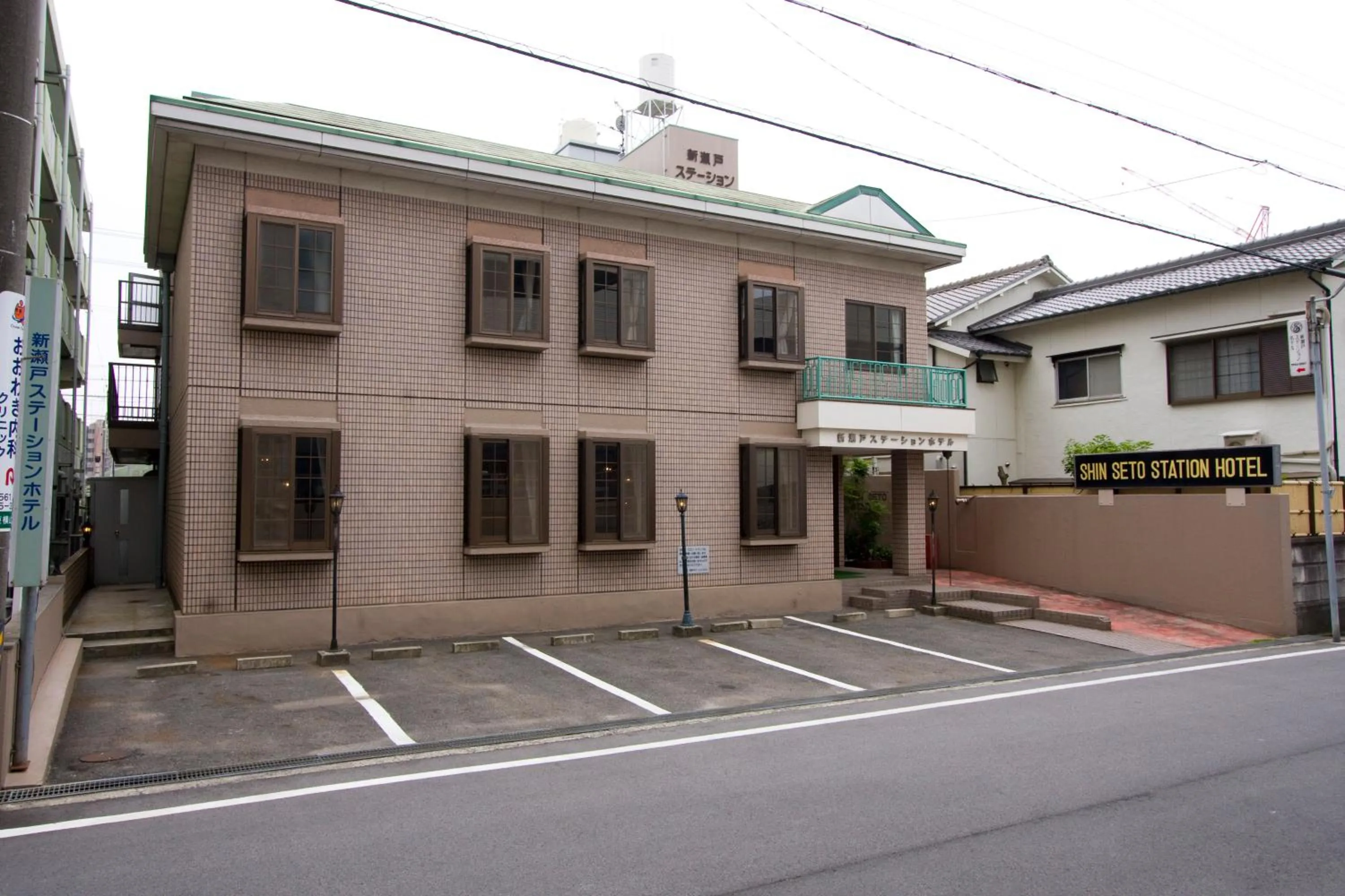 Facade/entrance in Shinseto Station Hotel
