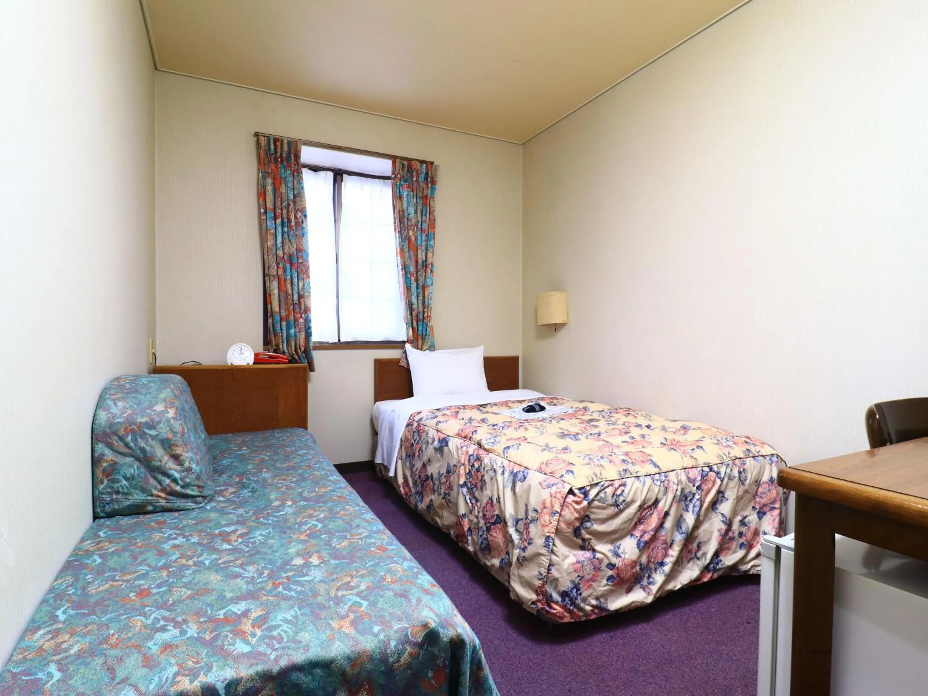 Photo of the whole room, Bed in Shinseto Station Hotel