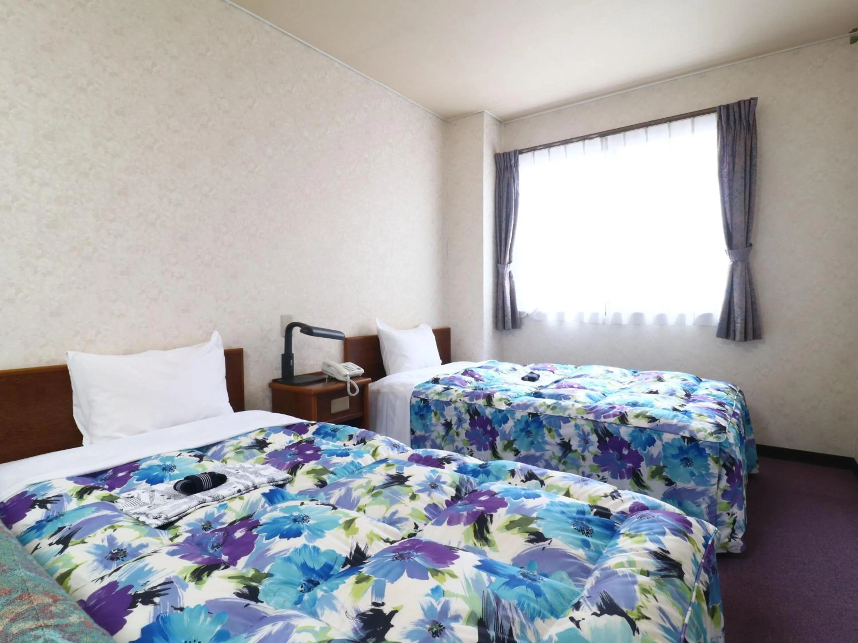 Photo of the whole room, Bed in Shinseto Station Hotel