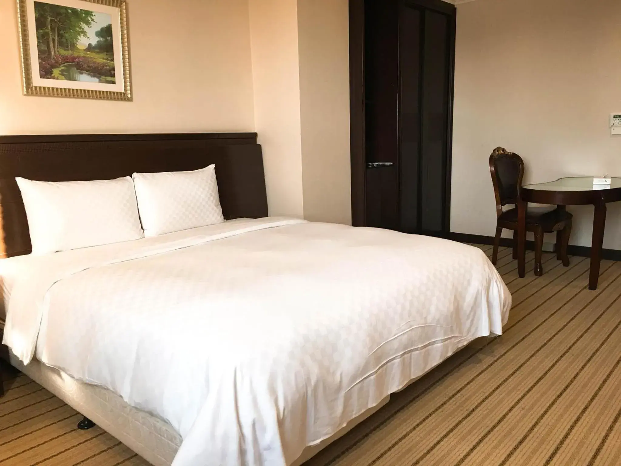 Bedroom, Bed in Chong Yu Hotel Bedroom, Bed in Chong Yu Hotel