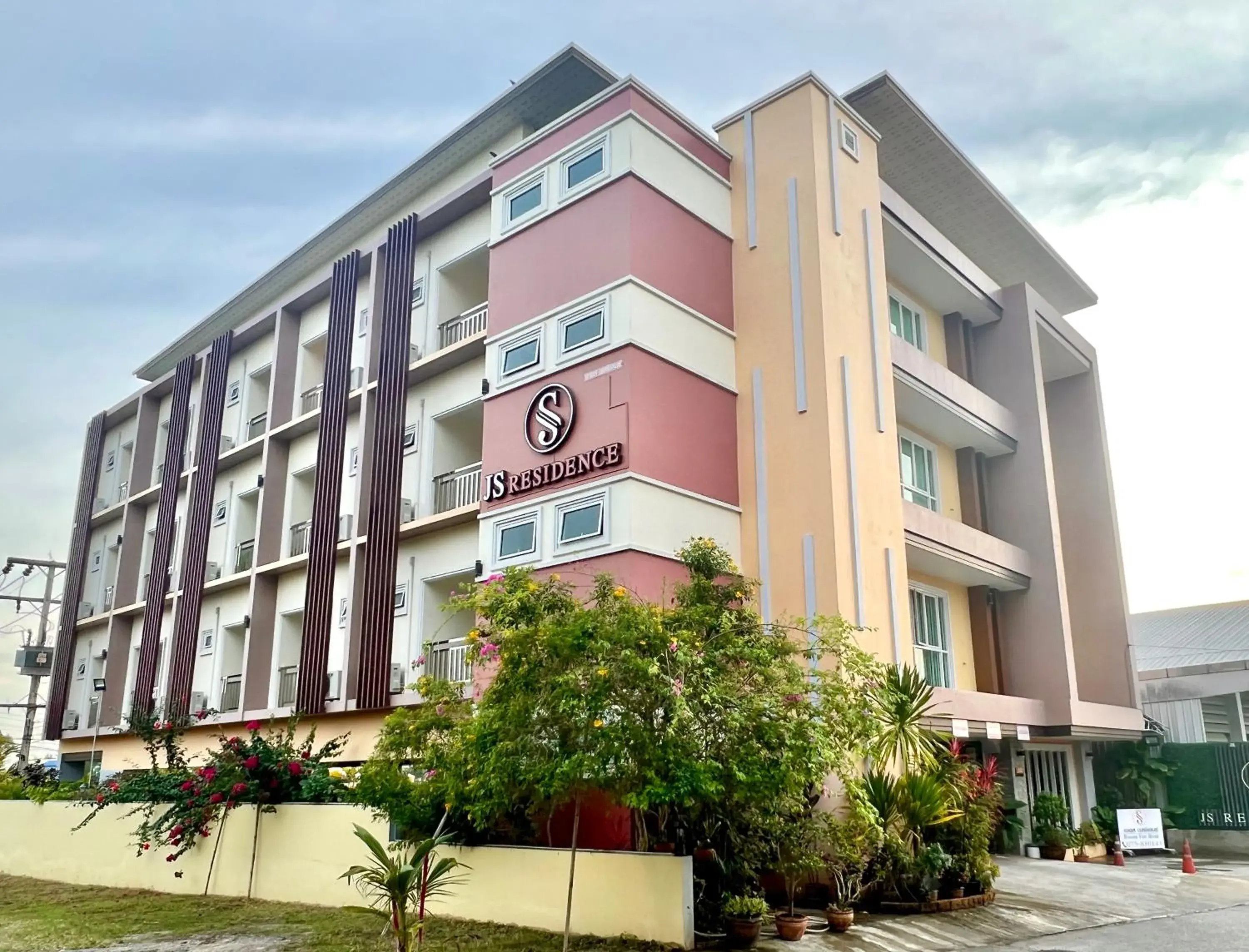 Property building in JS Residence Krabi Property building in JS Residence Krabi