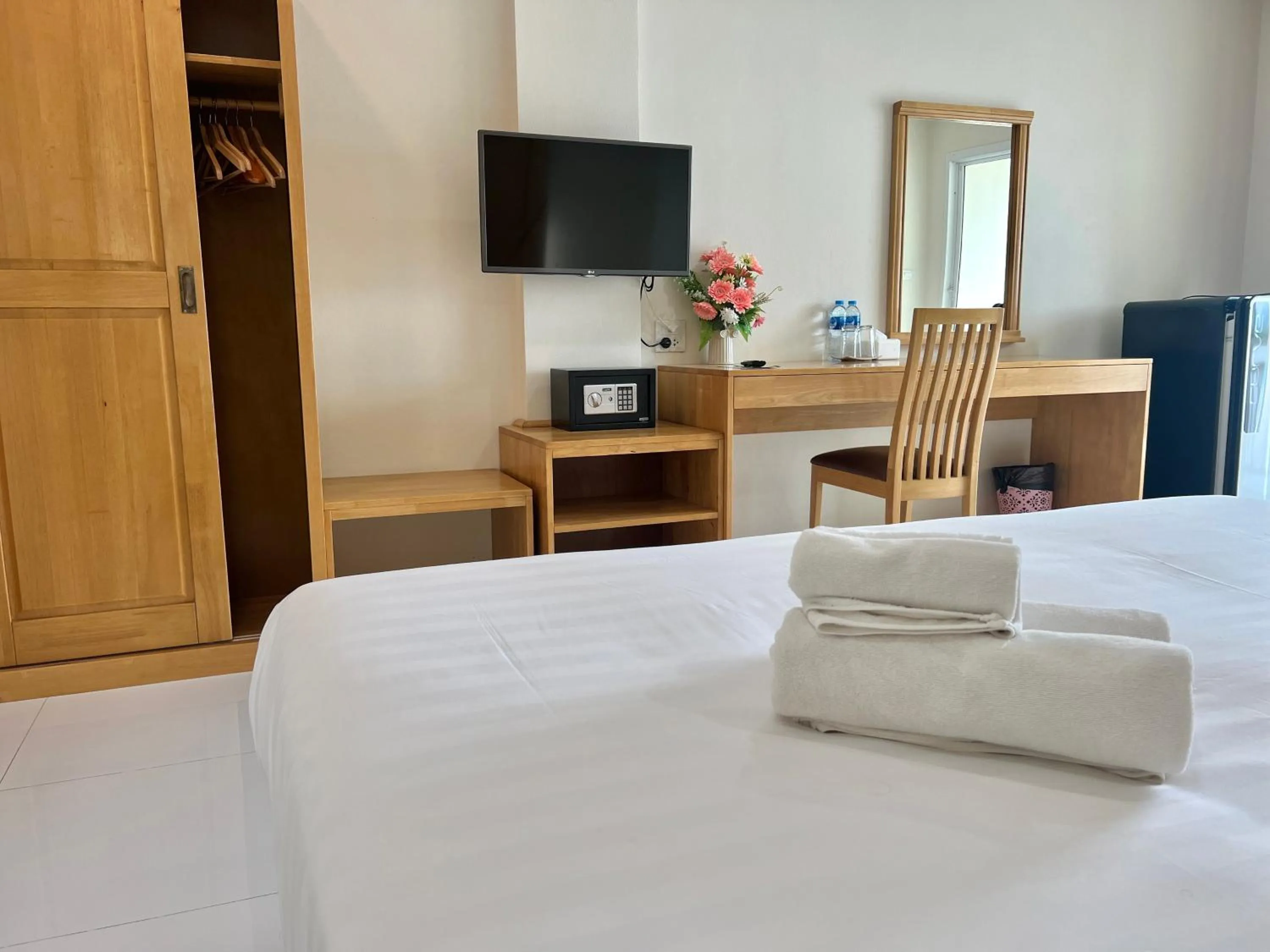 Bedroom, Bed in JS Residence Krabi