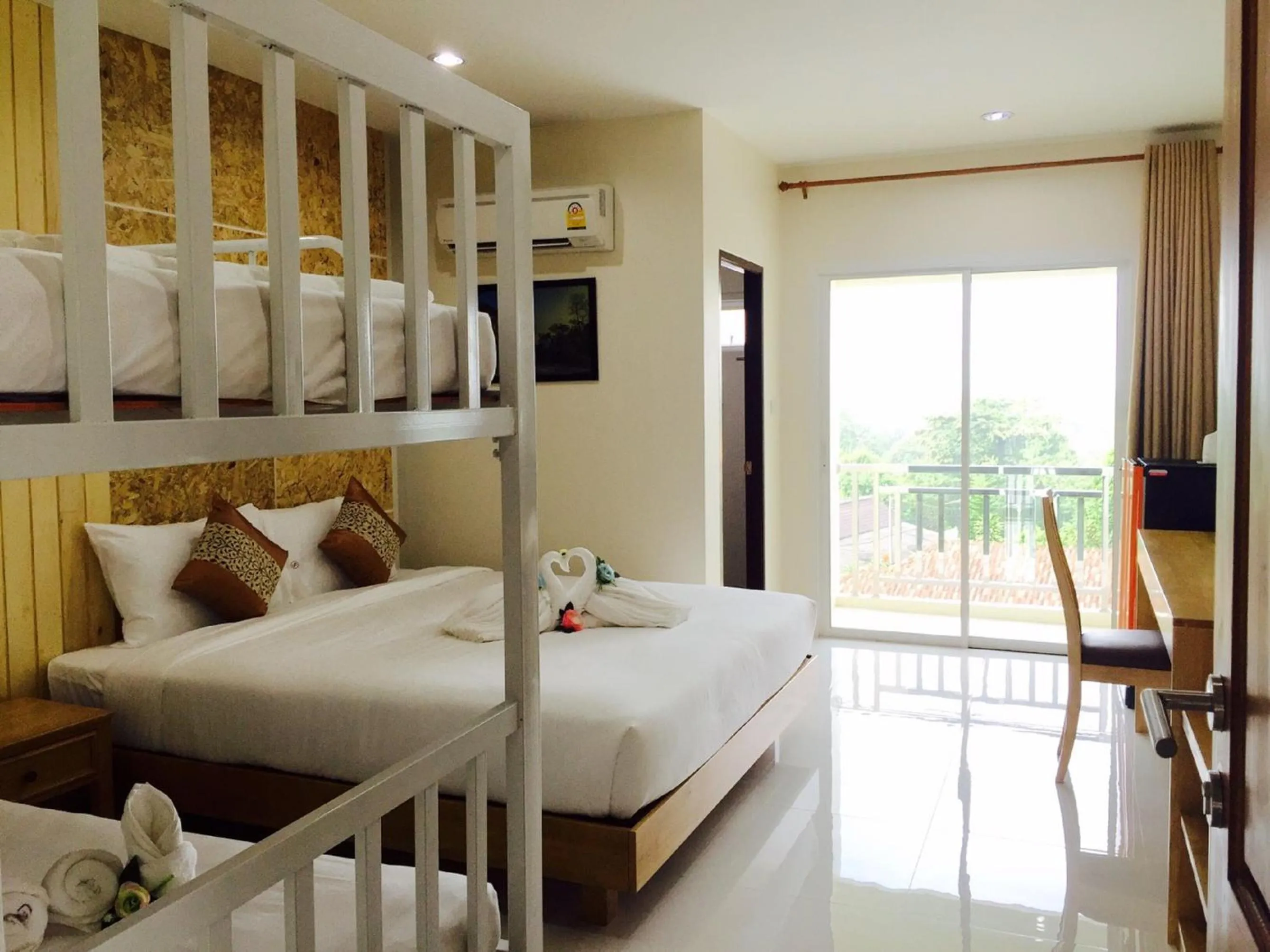 Bedroom, Bed in JS Residence Krabi
