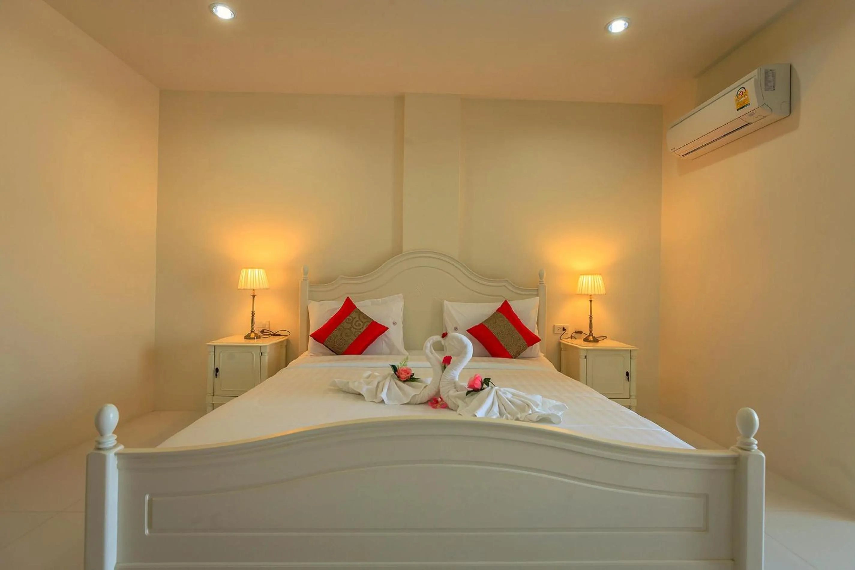 Bedroom, Bed in JS Residence Krabi