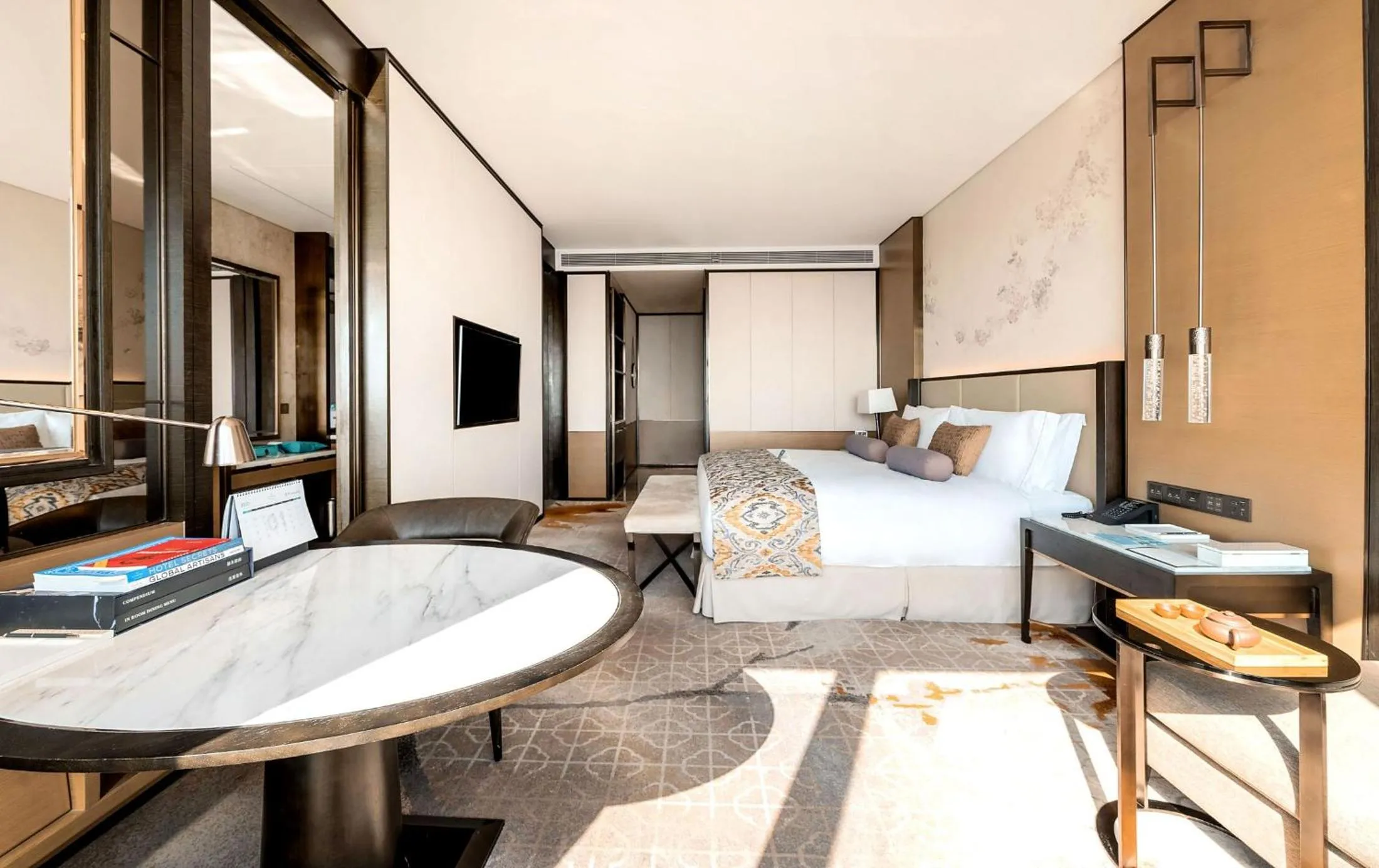 Bedroom, Bed in Meixi Lake Hotel, a Luxury Collection Hotel, Changsha