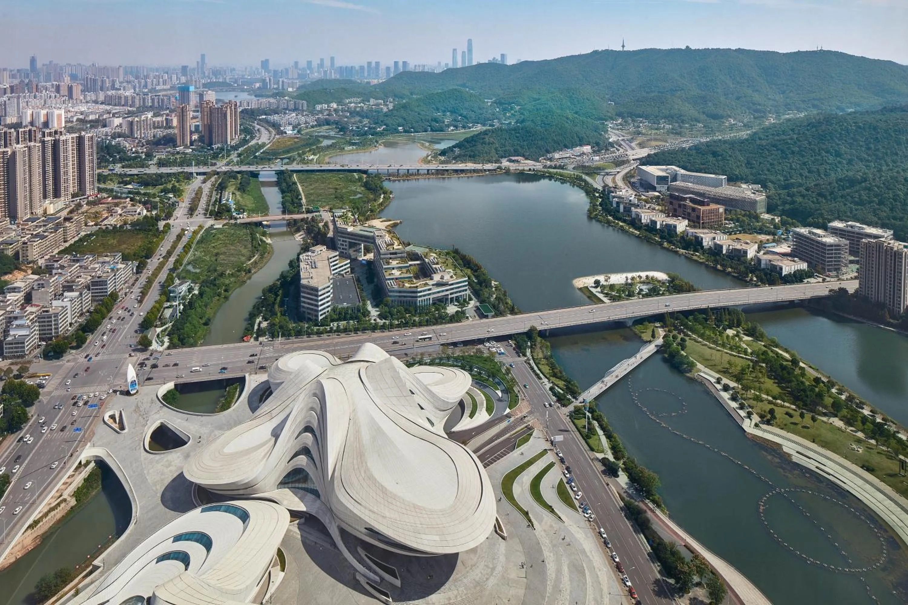 Bedroom in Meixi Lake Hotel, a Luxury Collection Hotel, Changsha