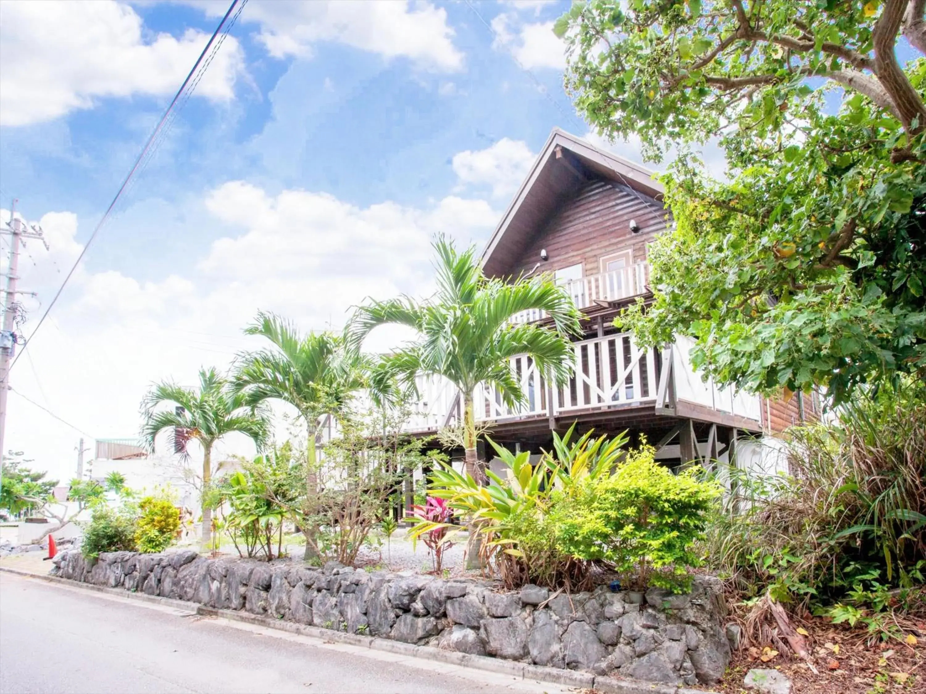 Property building in Kariyushi Condominium Resort Yuudekiya Property building in Kariyushi Condominium Resort Yuudekiya