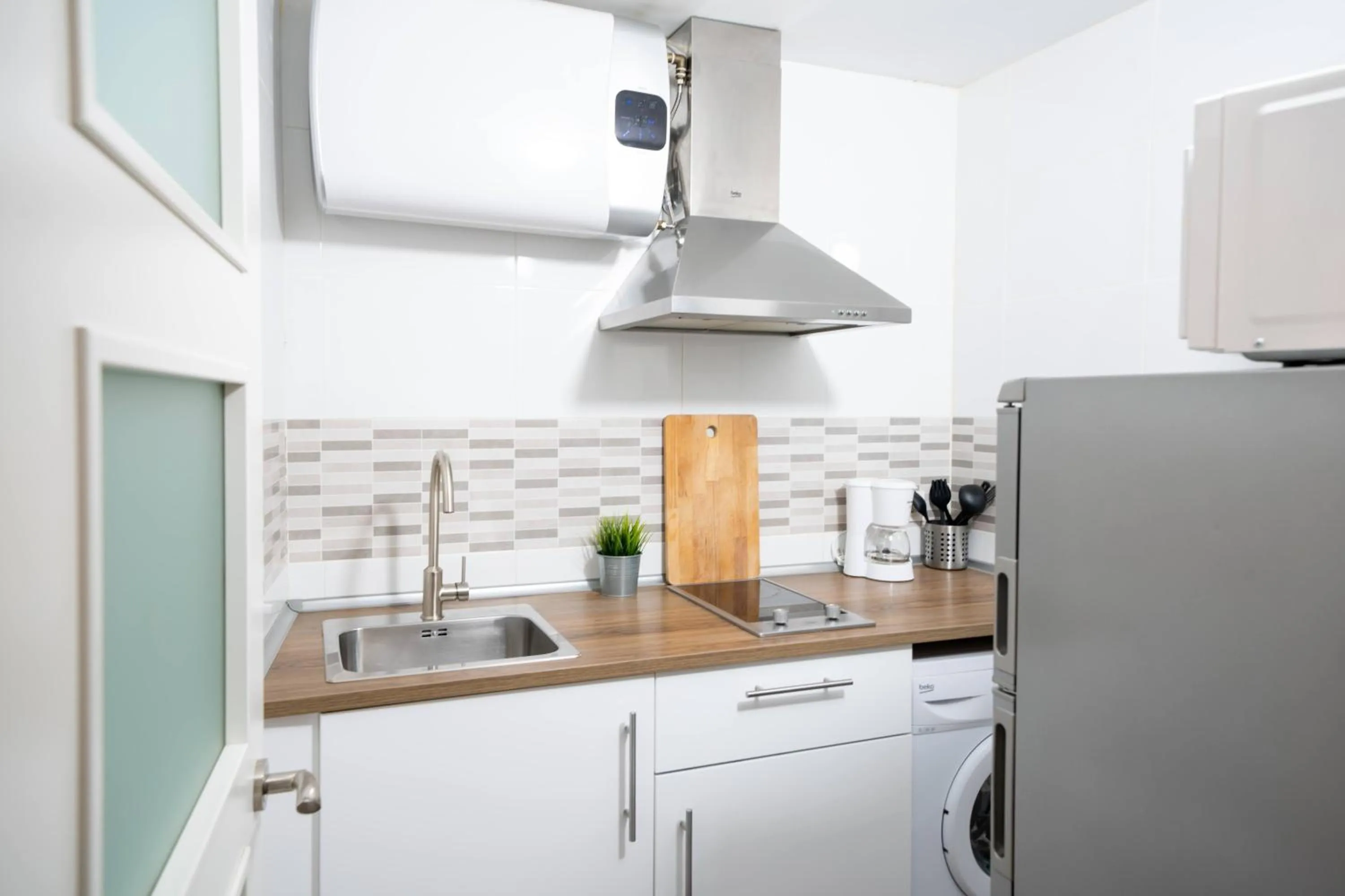 Kitchen or kitchenette in Apartamentos GO - Leopoldo Cano Center