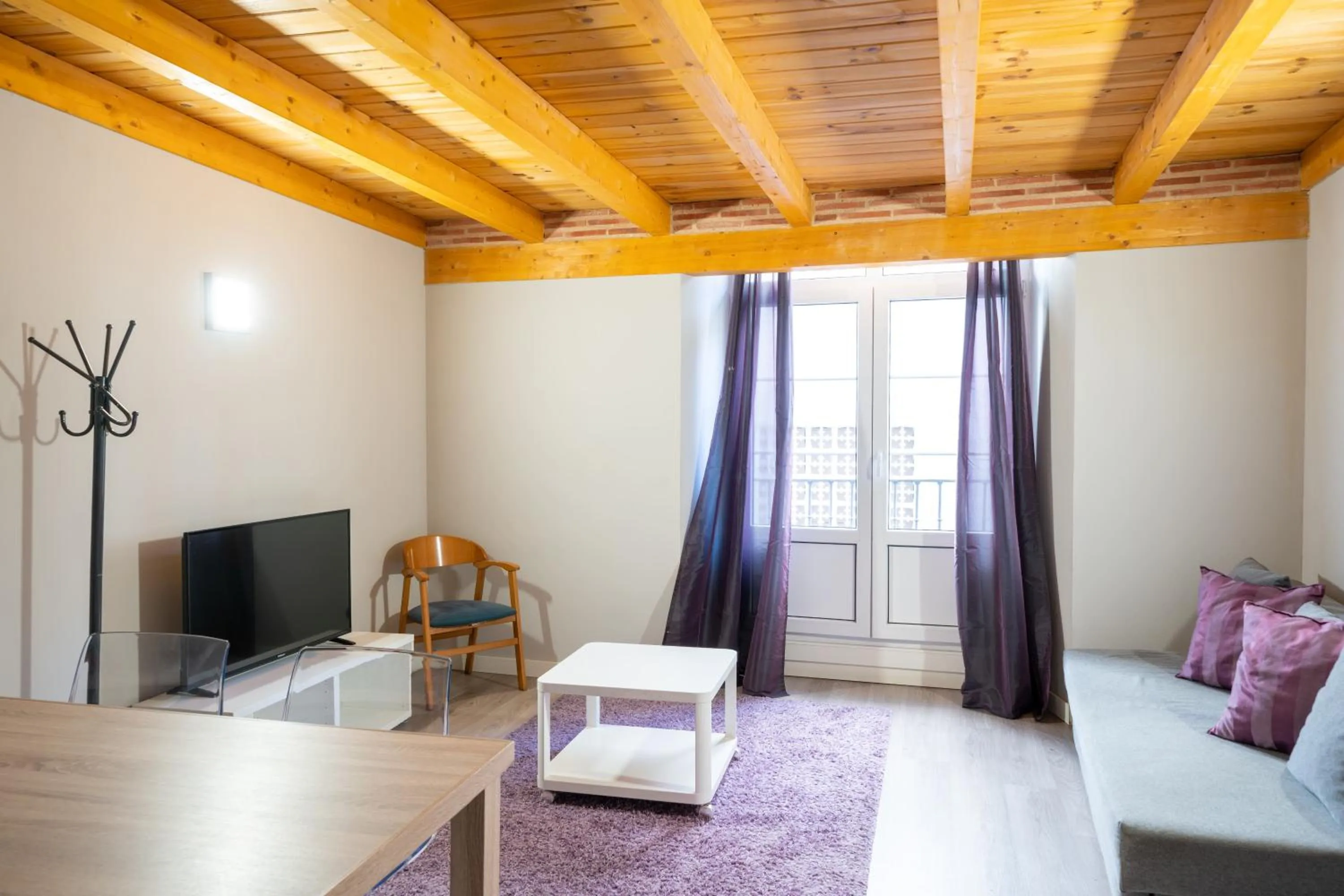 Communal lounge/ TV room in Apartamentos GO - Leopoldo Cano Center