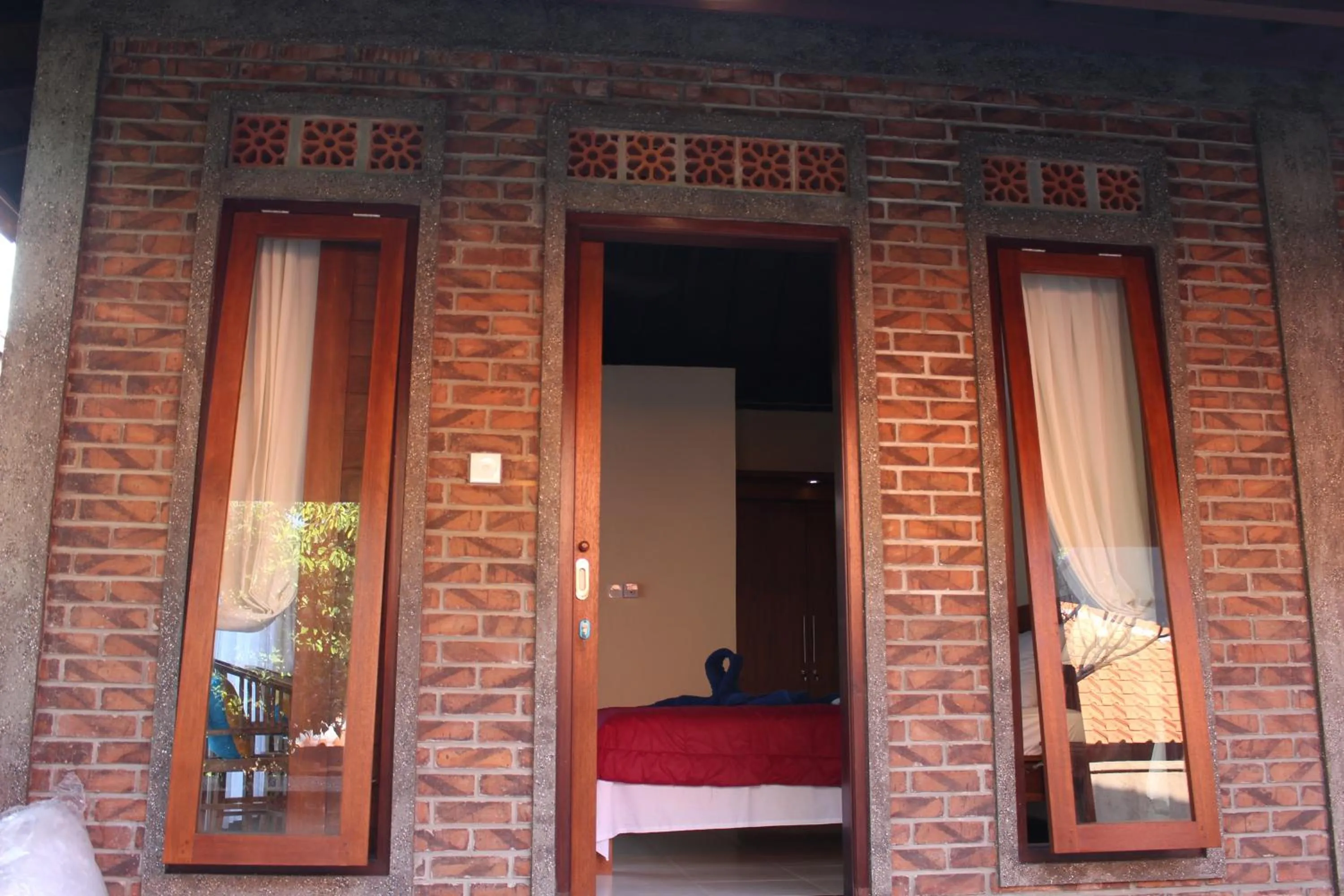 Facade/entrance, Bed in Ary House Ubud
