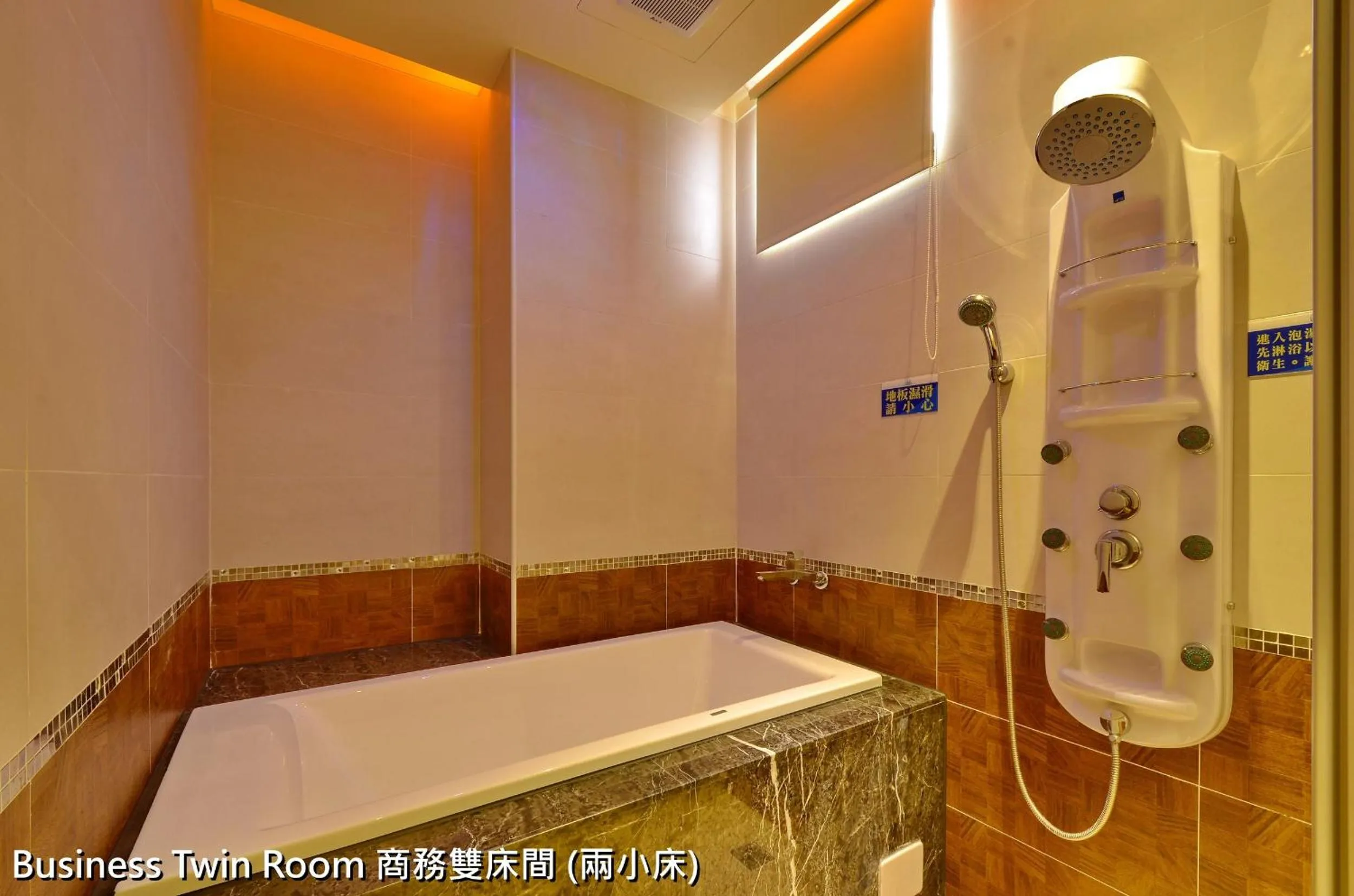 Bathroom in 正一經典汽車商務旅館2館-台東縣旅館119號
