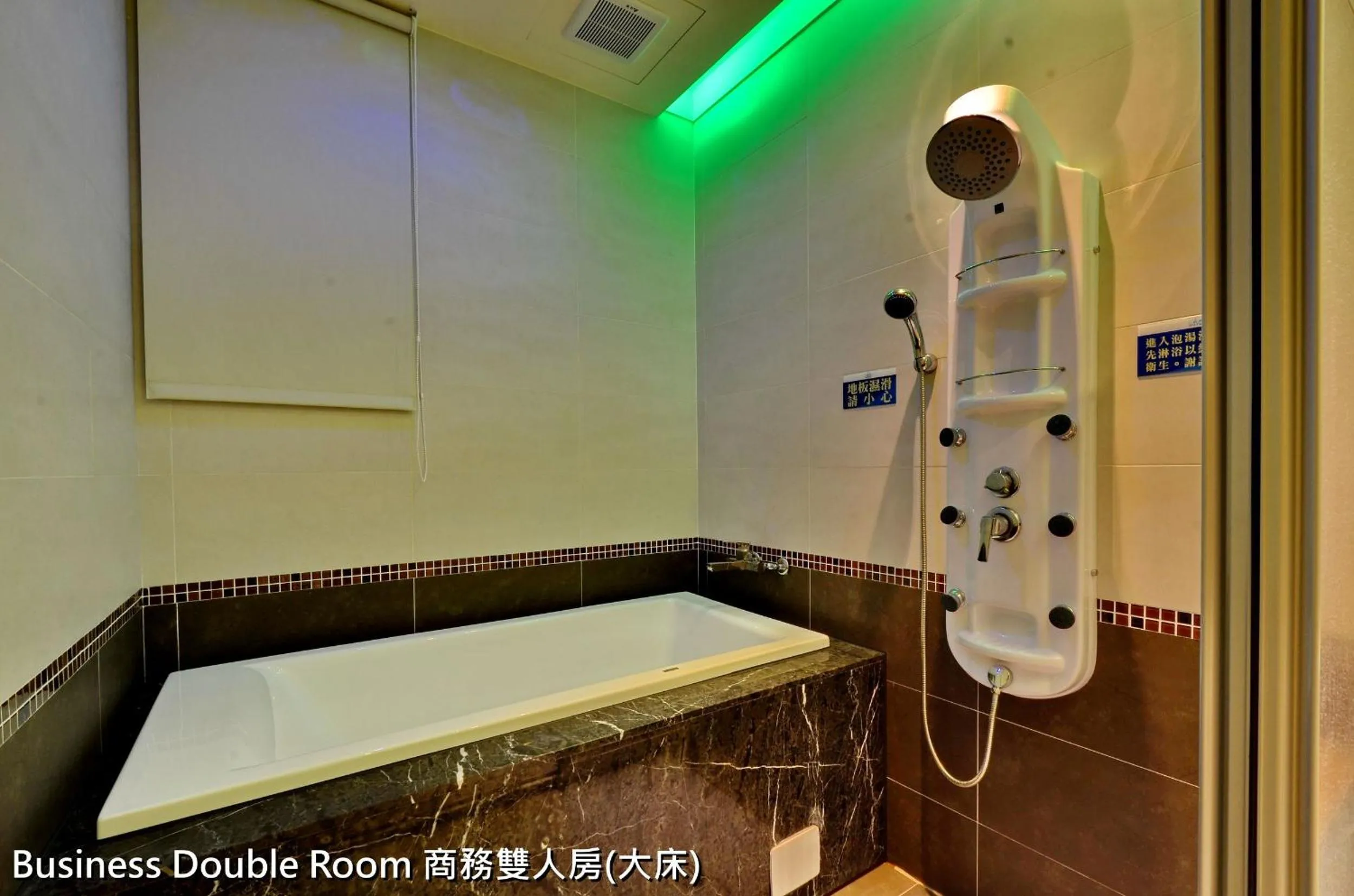 Bathroom in 正一經典汽車商務旅館2館-台東縣旅館119號