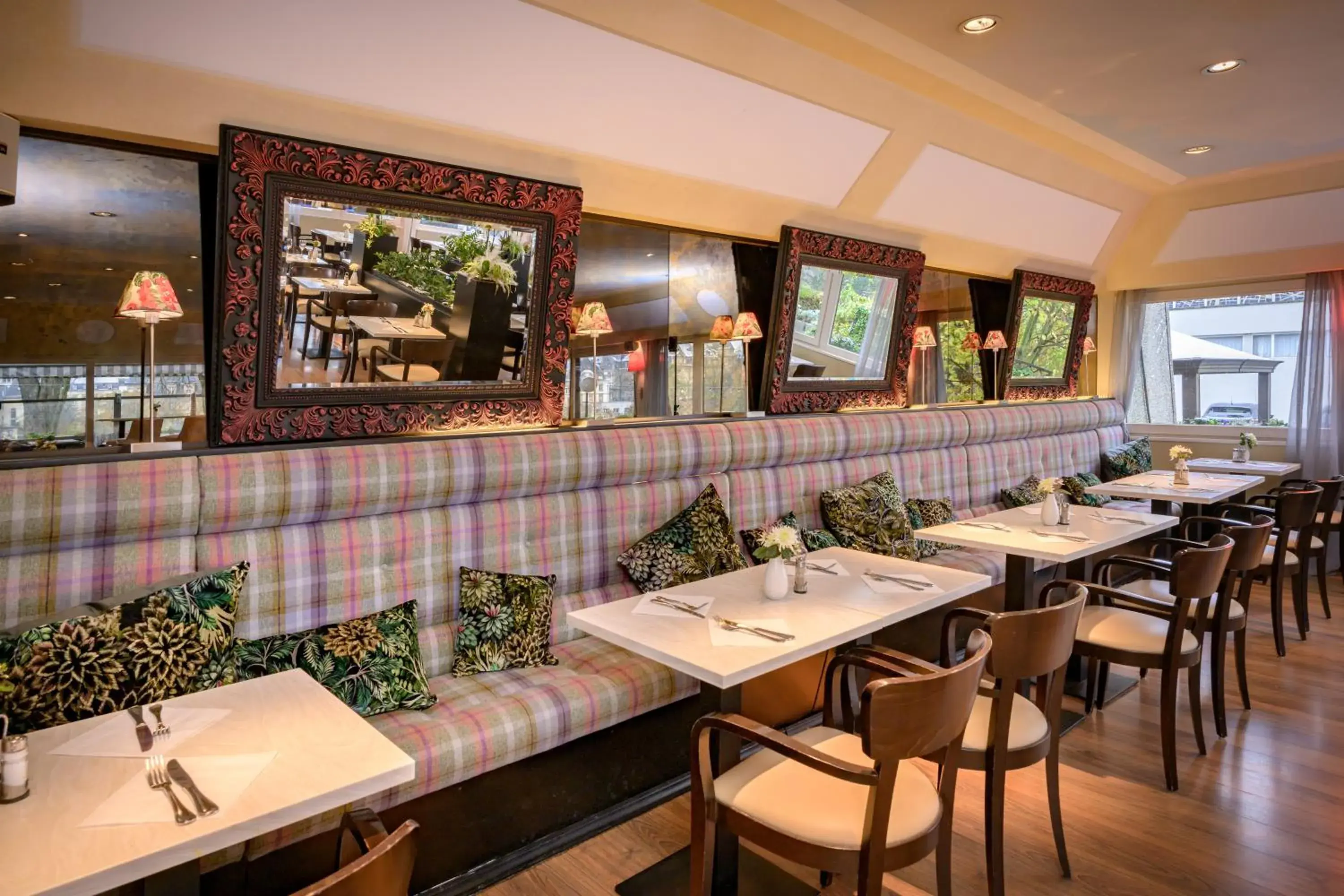 Restaurant/places to eat in Hotel Parc Belle-Vue Restaurant/places to eat in Hotel Parc Belle-Vue