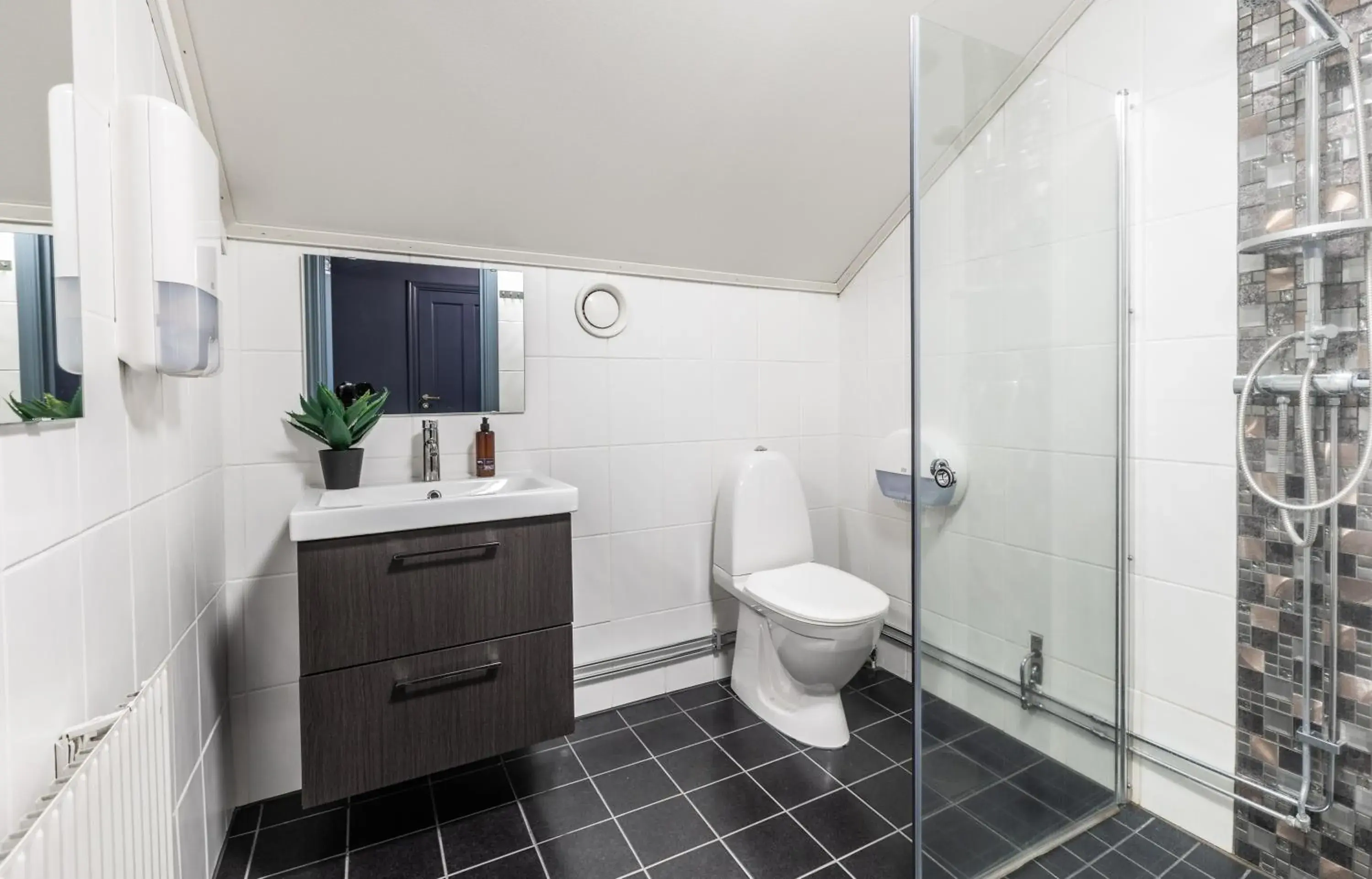 Three-Bedroom Loft Apartment in Hotell Drottninggatan 11 Three-Bedroom Loft Apartment in Hotell Drottninggatan 11